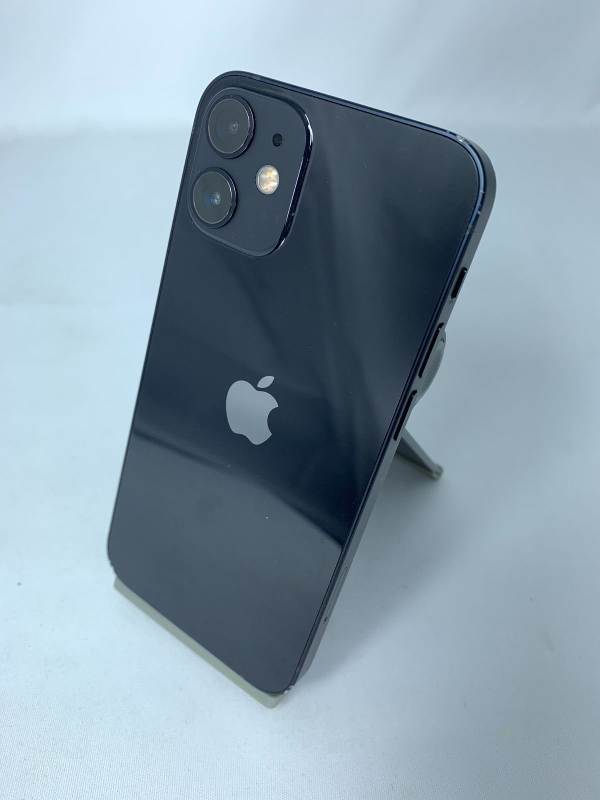 iPhone 12mini ブラック 画面に傷あり。バッテリー100% 純正品！ 純正バッテリー100% iPhone12 64GB - メルカリ