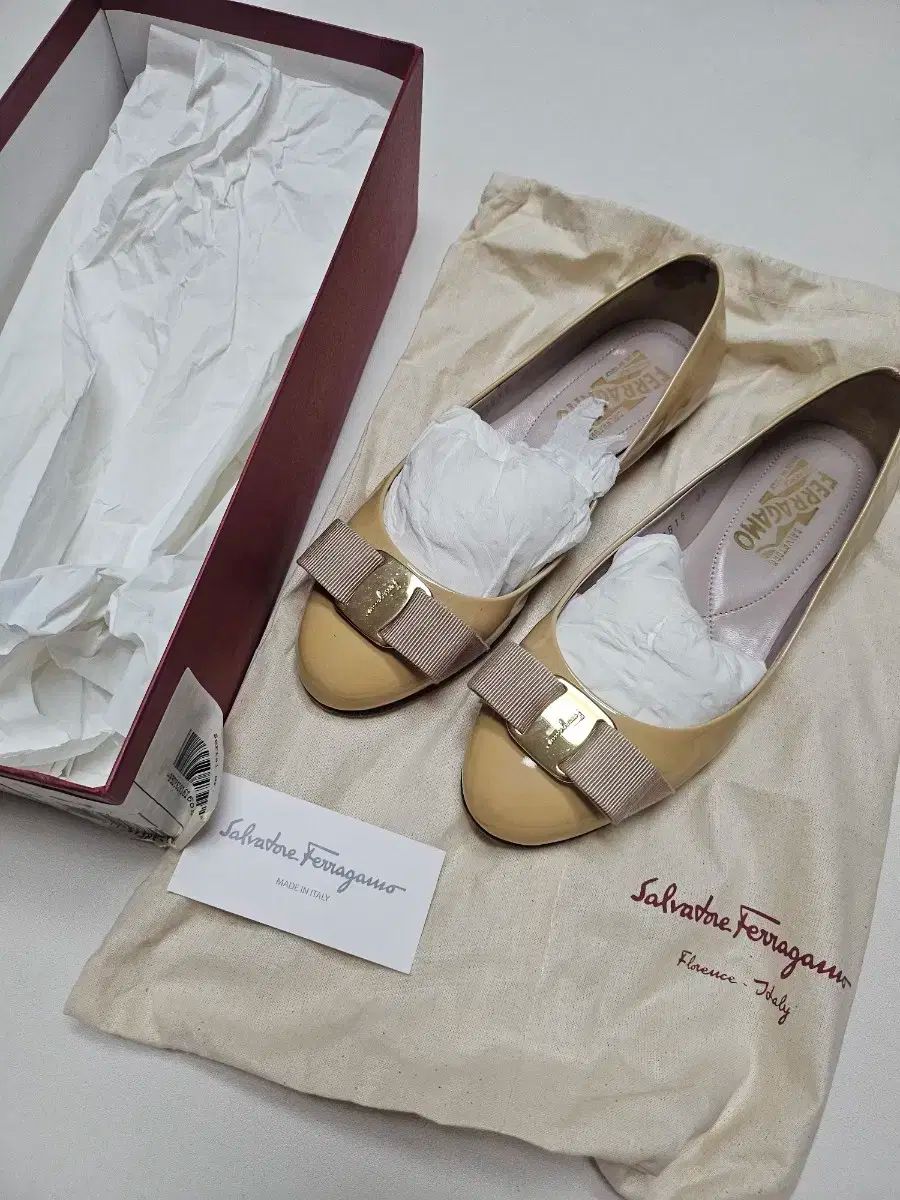 FERRAGAMO フェラガモ バリナ ベージュ