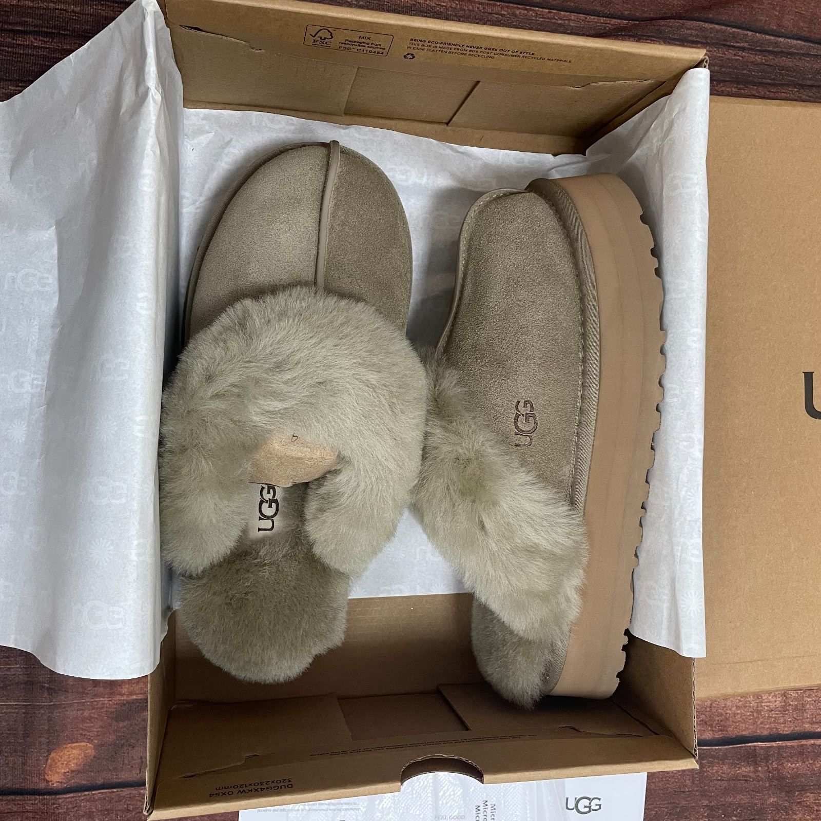 人気極美品 UGG アグ レディース ムートン スリッパ 厚底 サンダル 箱