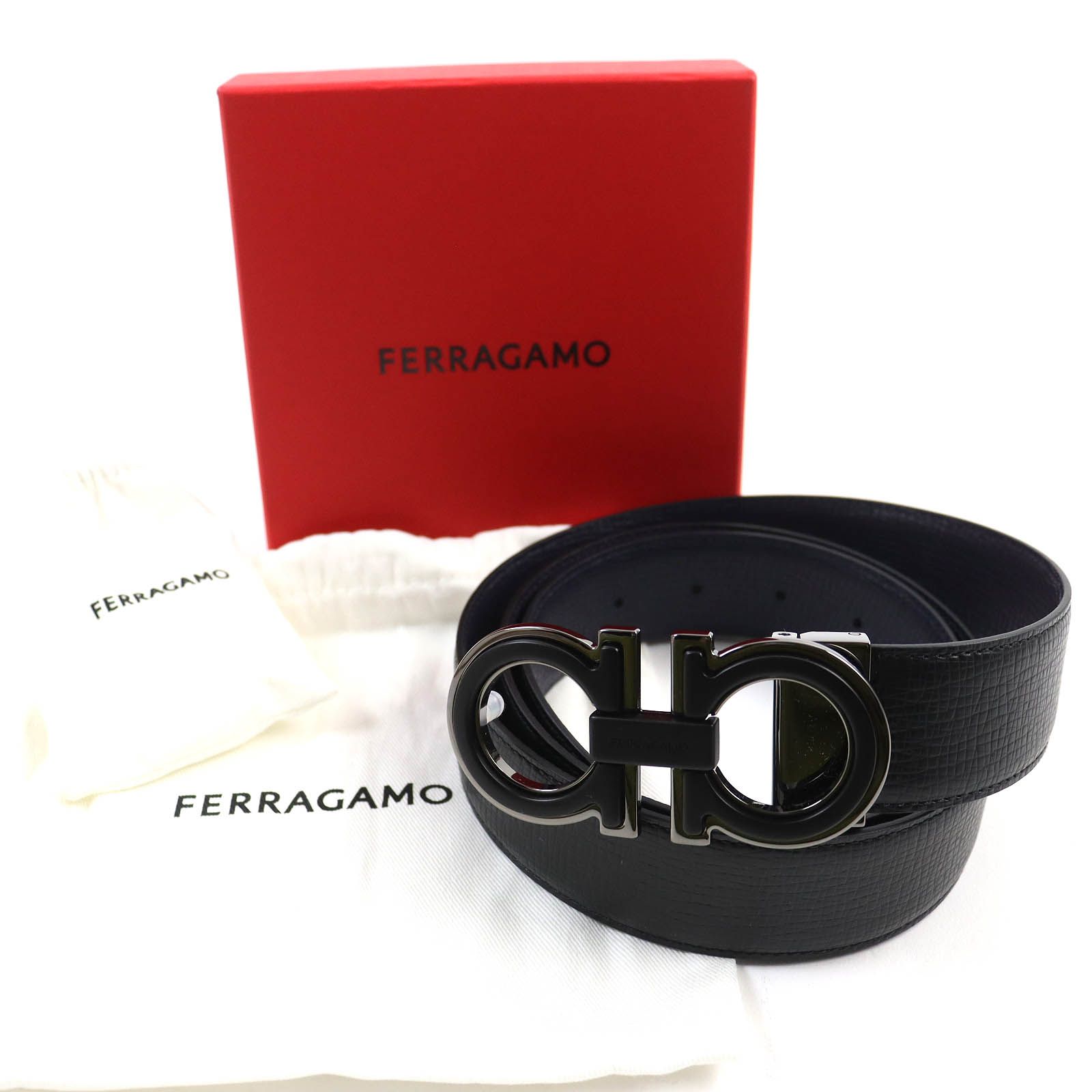 未使用品△FERRAGAMO フェラガモ 現行モデル ダブルガンチーニバックル リバーシブル レザー ベルト ブラック/ダークネイビー 箱・保存袋付き  イタリア製 メンズ オススメ◎ 定価82,500円 - メルカリ