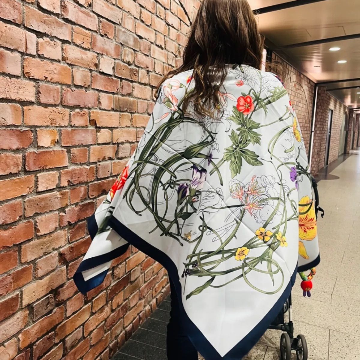 新品 大判スカーフ ブルー 花柄 360度カバー ポンチョ 授乳ケープ 新品 大判スカーフ ブルー 花柄 360度カバー ポンチョ 授乳