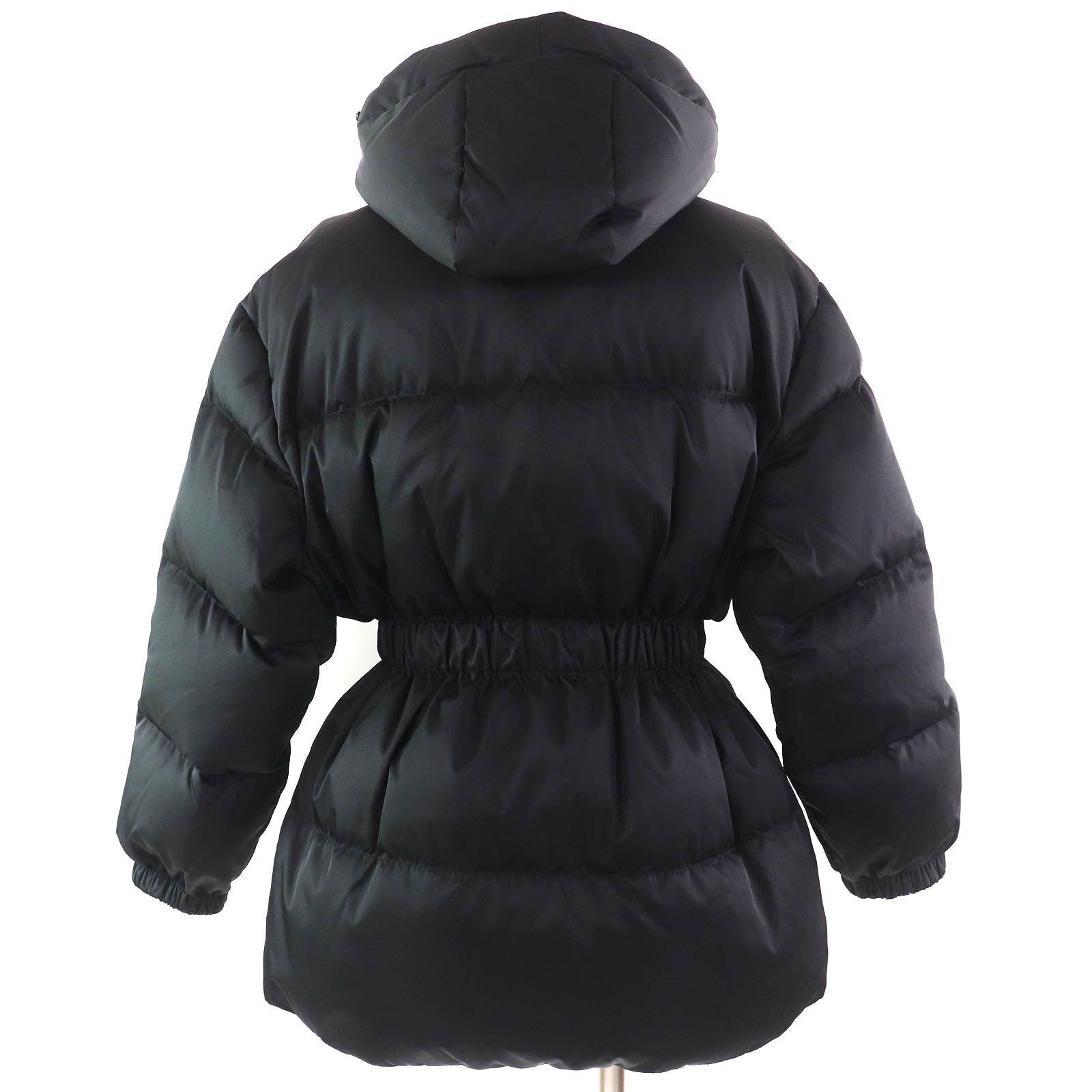 極美品 モンクレール シャーパル ダウンコート ロゴワッペン ブラック M 極美品 モンクレール シャーパル ダウンコート ロゴワッペン ブラック