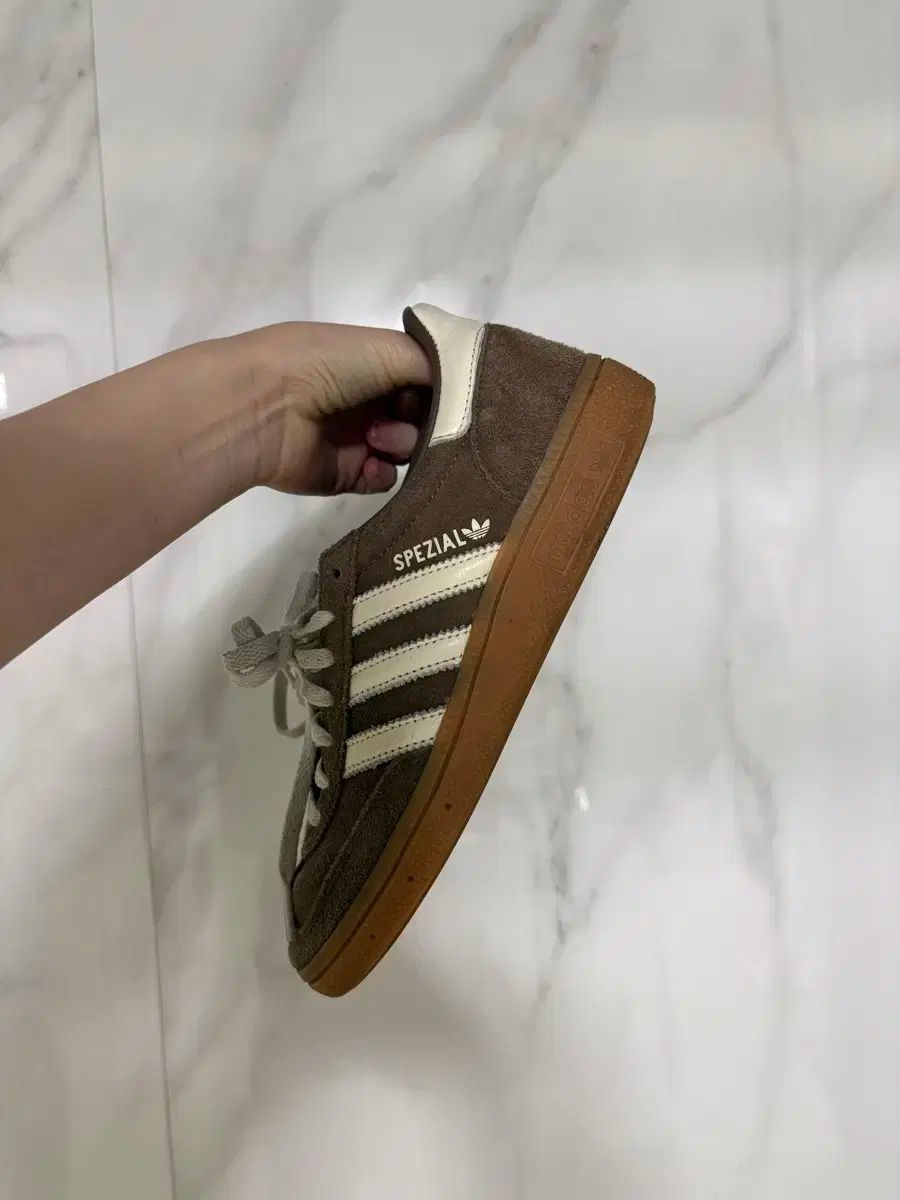 アディダス スペツィアル ハンドボール スポーツブラ ブラウン 225