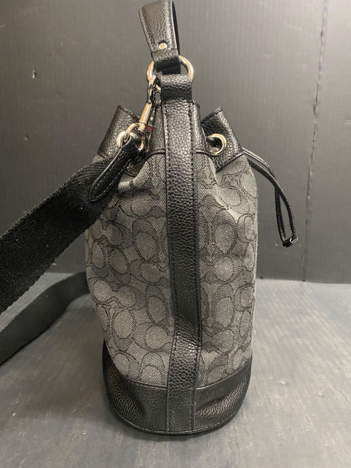 84.COACH デンプシードローストリングバケットバッグ - メルカリ