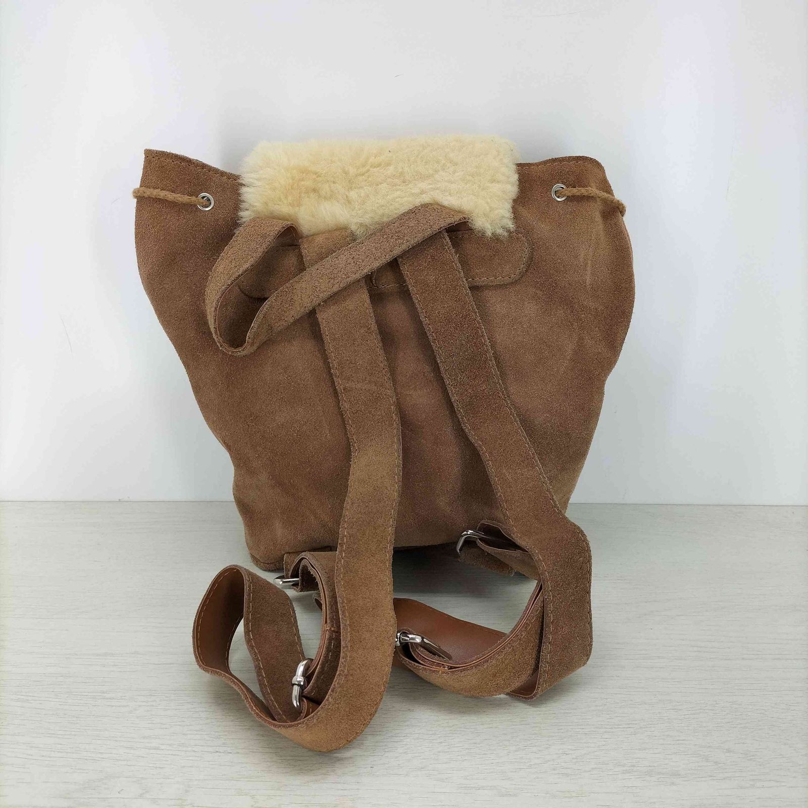 アグ UGG ムートンリュック バックパック レディース 表記無 - メルカリ