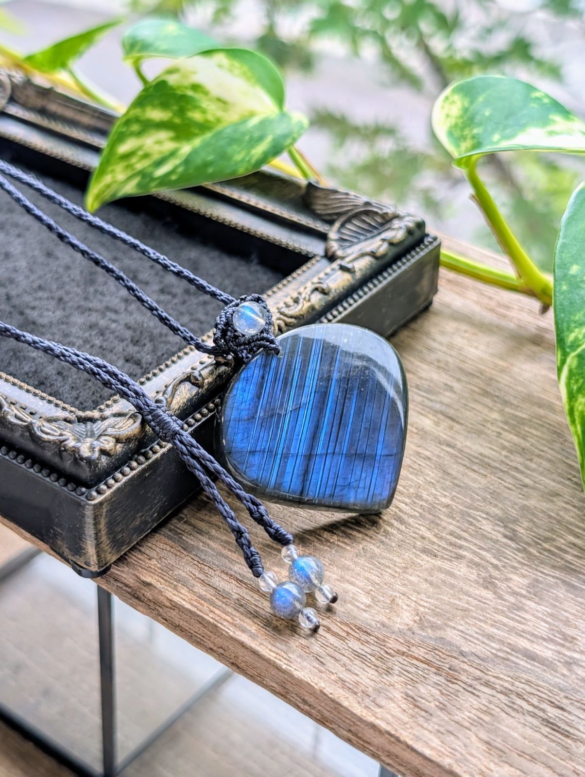 ☆大きめ☆ラブラドライト(ストライプブルー)☆マクラメ編みネックレス