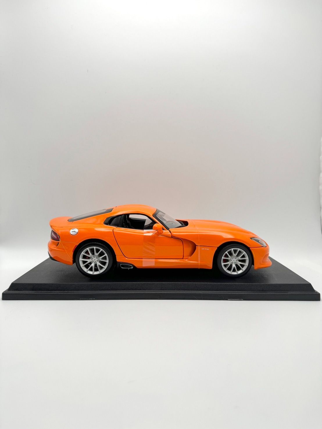 【未組立】希少 maisto マイスト 1/24ダッジバイパーGT2 Amazon | DODGE ViPER GT2 MAISTO 1/24スケール ダッジバイパー