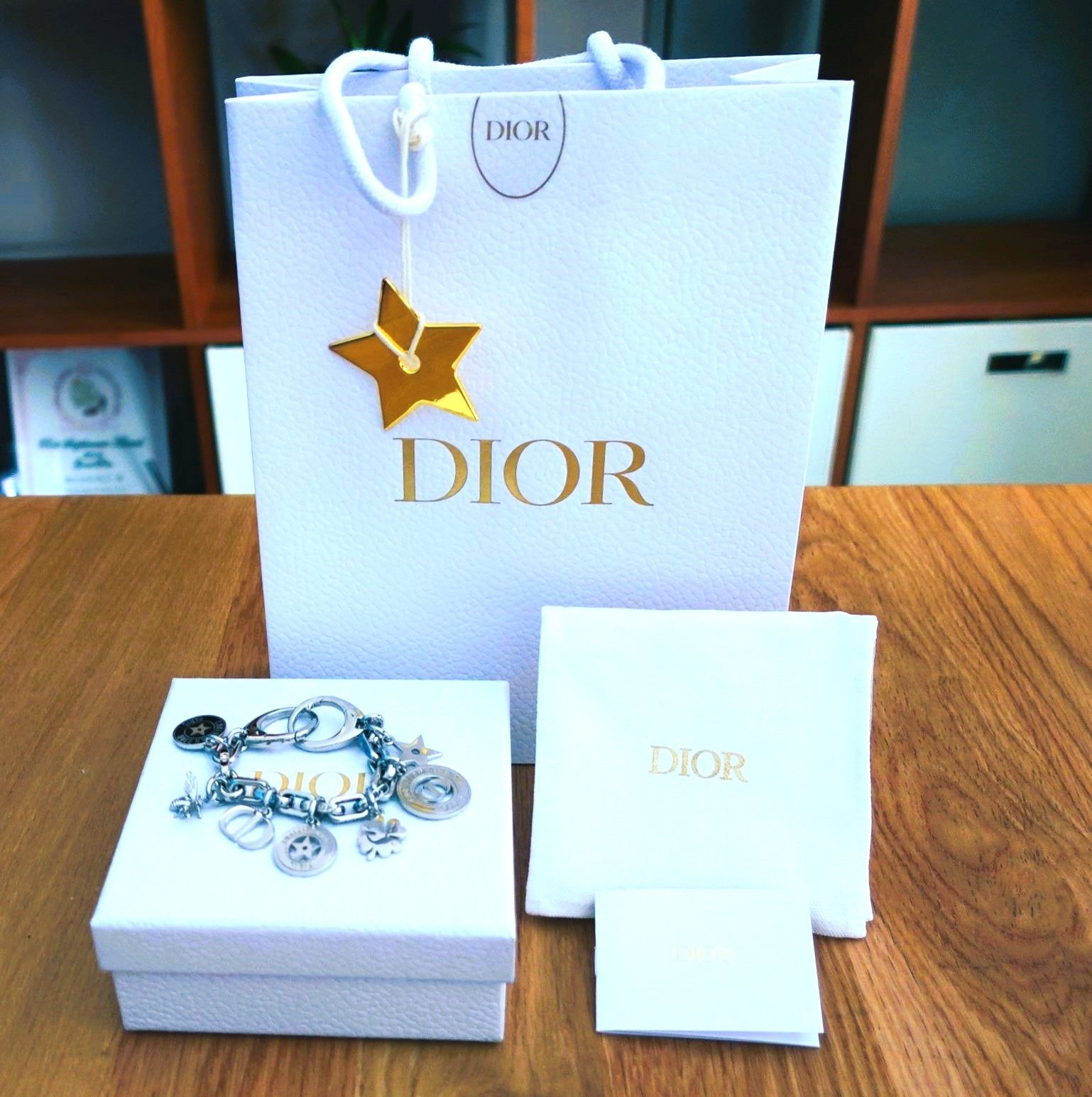 Dior【 新品・未使用・直営店仕入】ディオール 30 MONTAIGNE