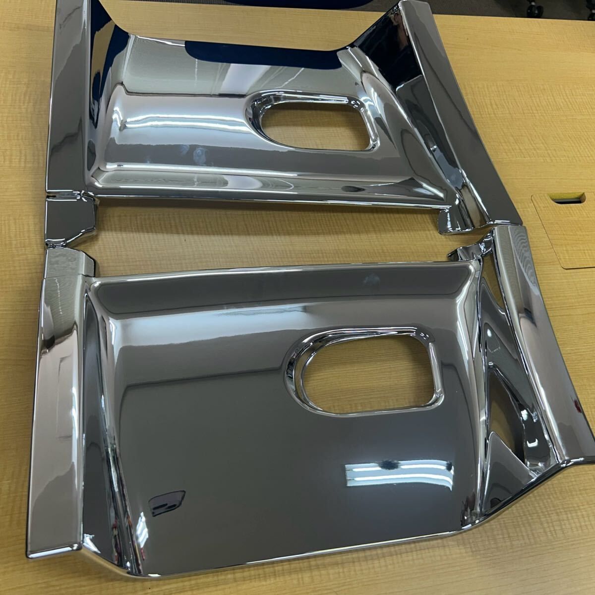 左右 大型トラック