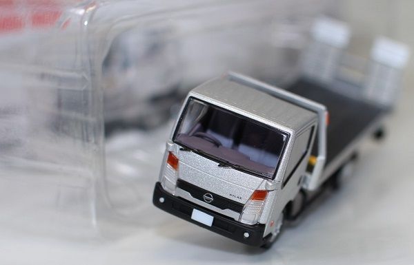 USED トミカリミテッドヴィンテージ ネオ 1/64 LV-N144b 日産アトラス F24 花見台自動車セフテーローダ 銀  240001028340 - メルカリ