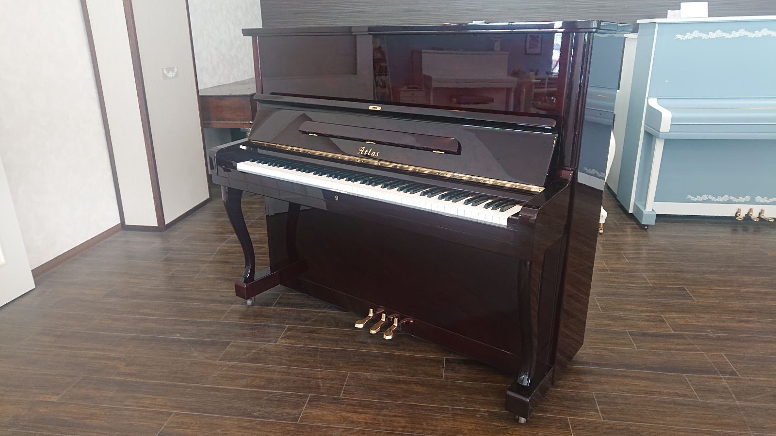 猫足のピアノ Atlas A22H
