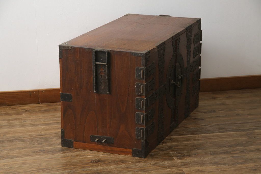 取付無料！民芸家具 楡(ニレ)材総無垢 和モダン アンティーク車箪笥 和ダンス✨ 取付無料！民芸家具 楡(ニレ)材総無垢 和モダン アンティーク車箪笥 和