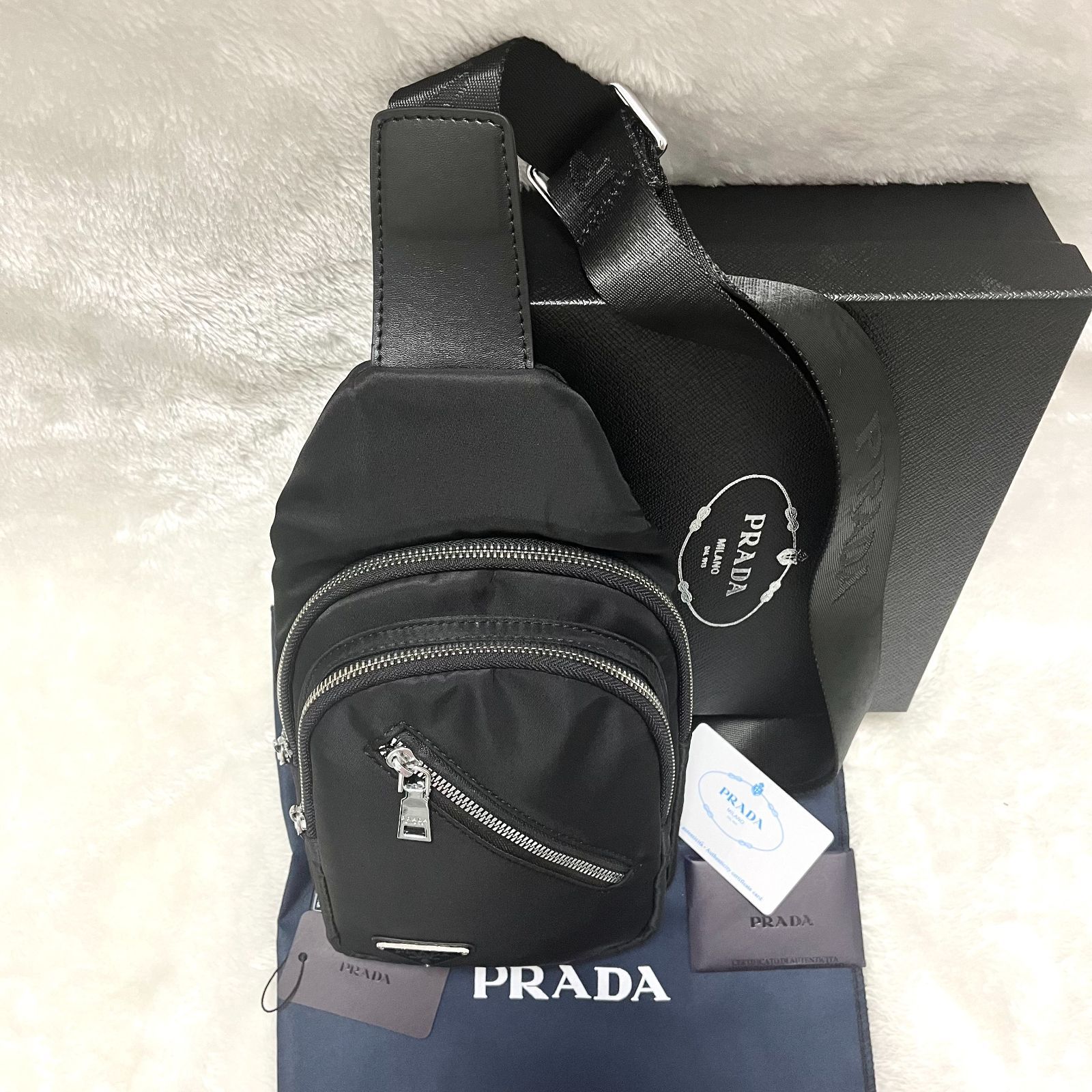 新品✨PRADA プラダ ボディバッグ・ウエストポーチ ショルダーバッグ