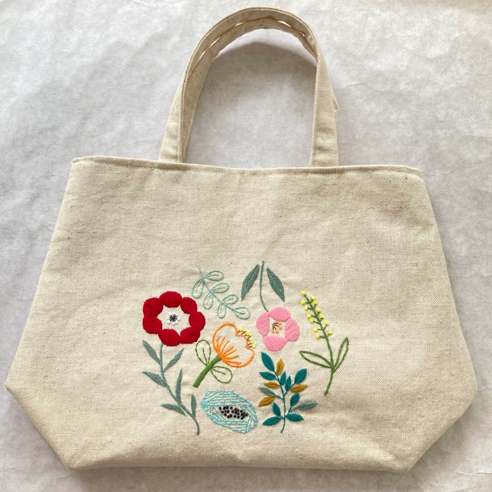 刺繍 ハンドメイドバッグ 【北欧風】 - メルカリ