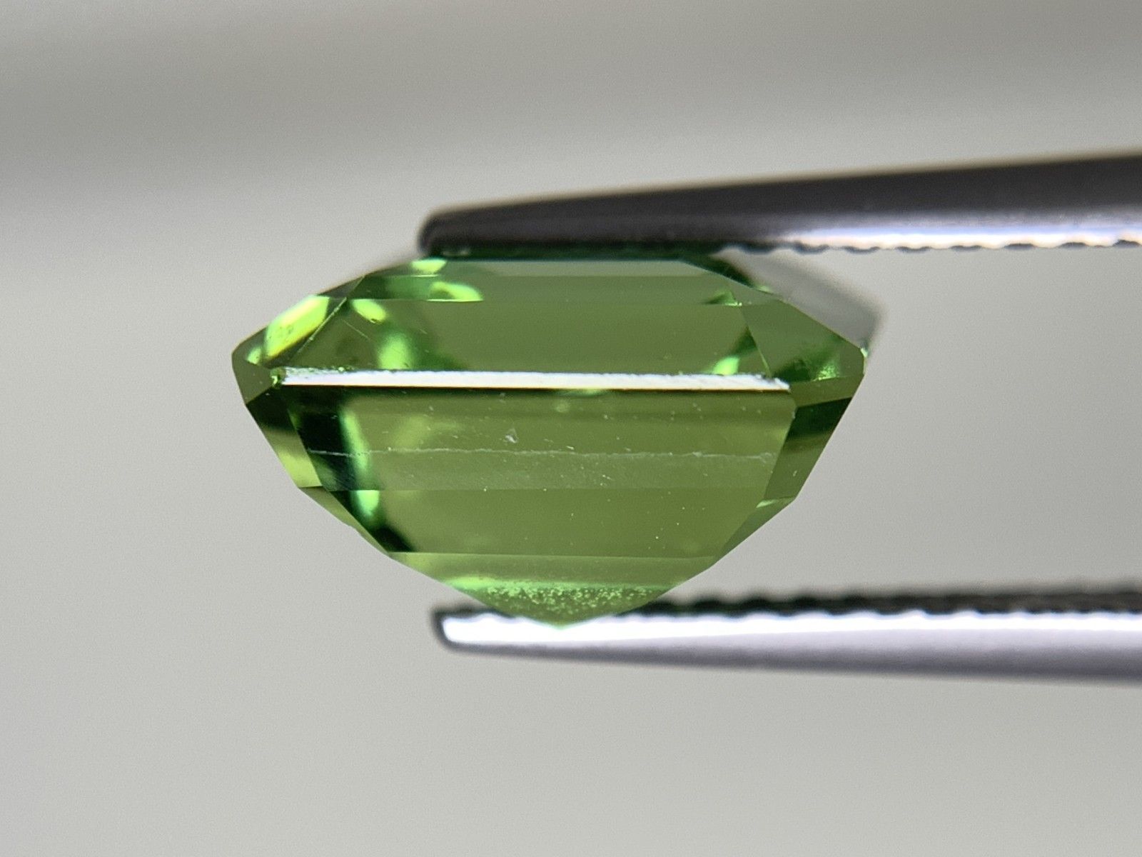 グリーントルマリン 5.117ct 宝石ソーティング付き 10.1㎜×9.0
