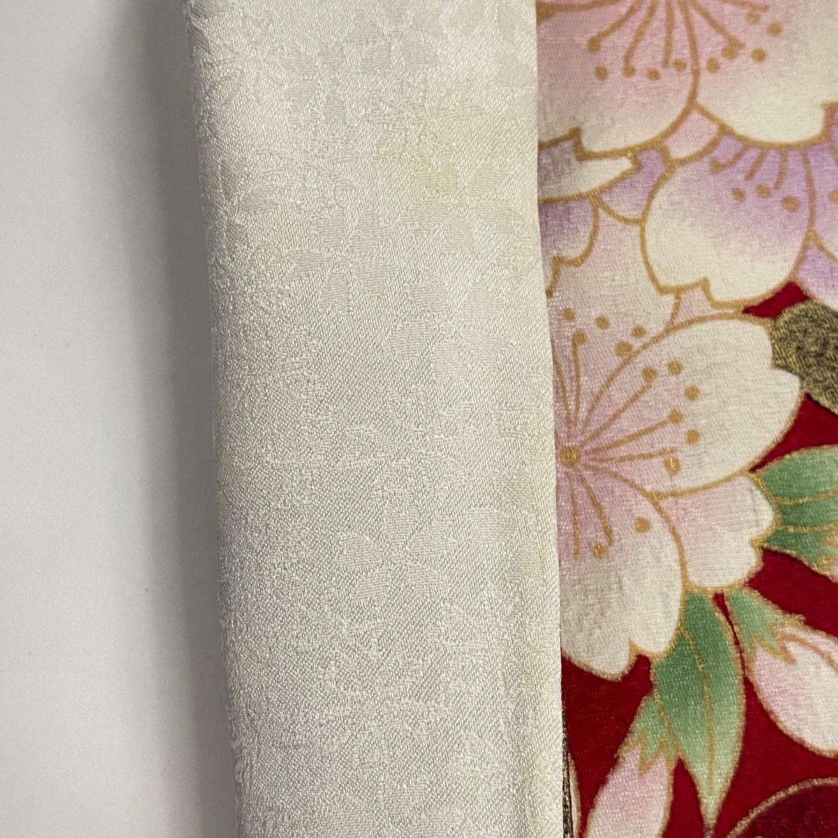 振袖 身丈165.5cm 裄丈66.5cm M 袷 花丸文 桜 刺繍 箔 赤 正絹