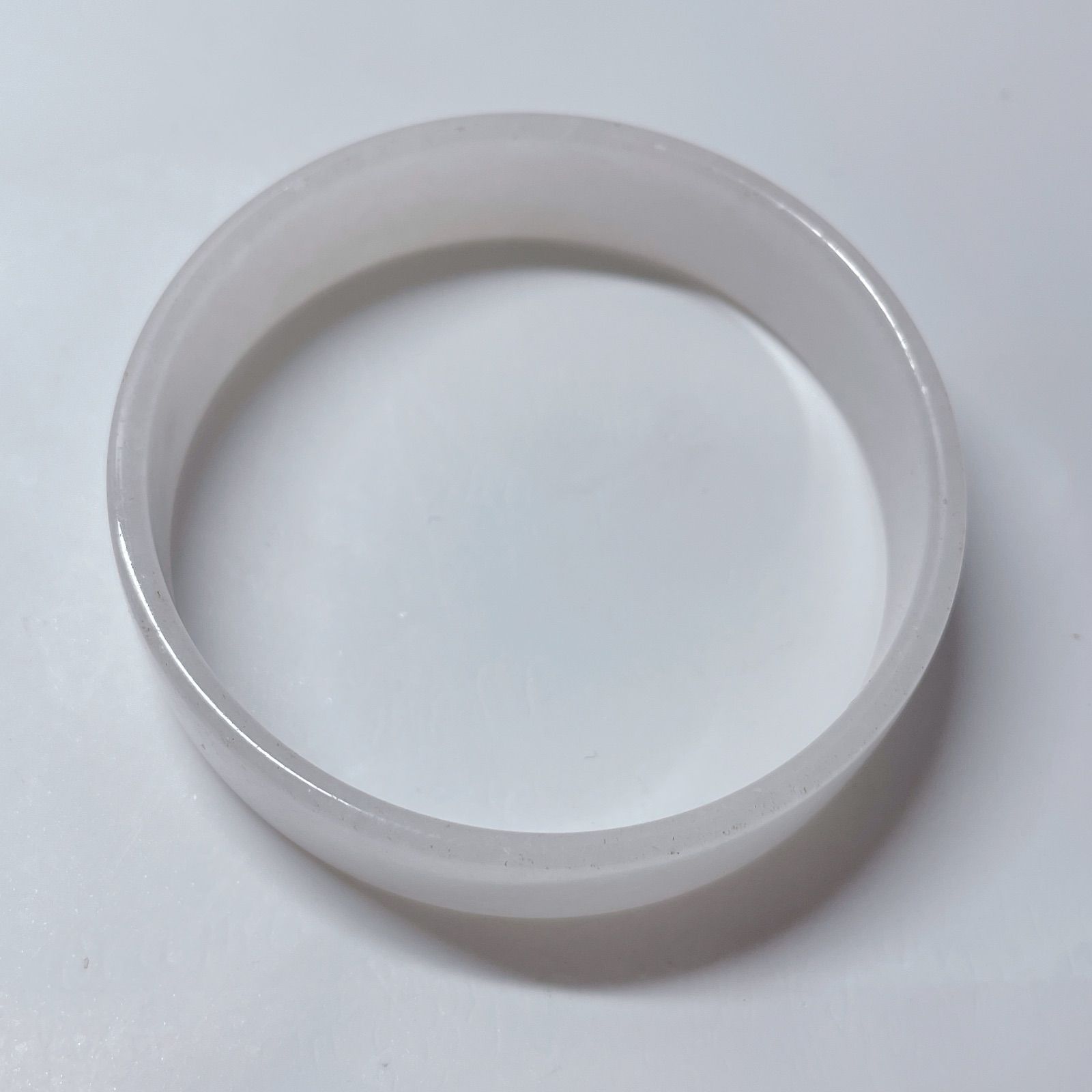 【新入荷】本翡翠保証‼️天然翡翠バングル　内径約59.8mm 新入荷】本翡翠保証‼️天然翡翠 春帯彩太幅丸形バングル 鑑定