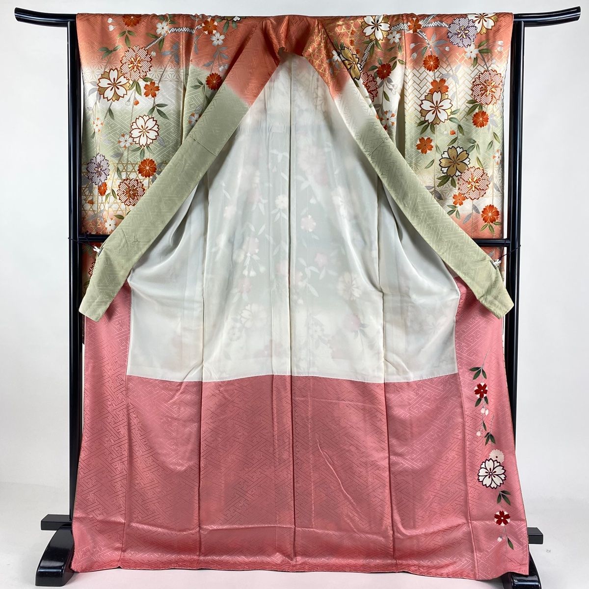 振袖 着物 袷 銀通し 金彩加工 金糸 黒 ピンク 裄68 Ｌ 中古 sn234 fuset161m-9451_2.jpg