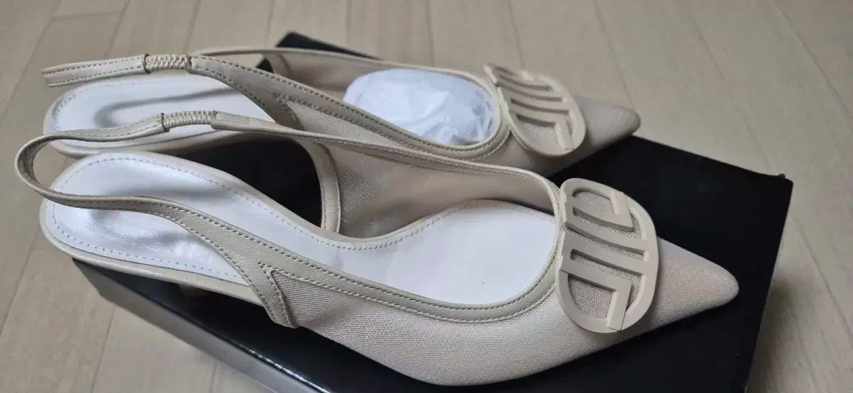 スリングバック 靴