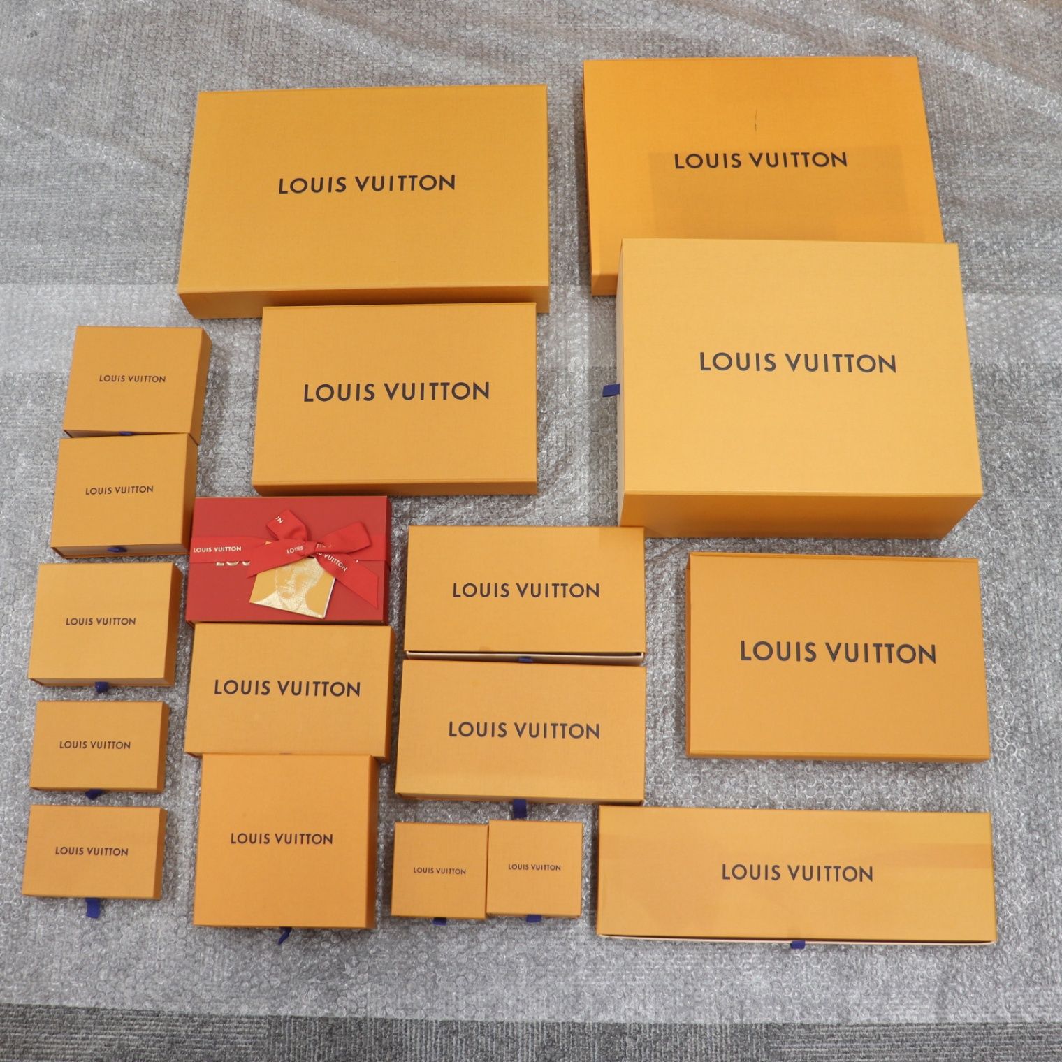 IT63HWF8SNSY LOUIS VUITTON ルイヴィトン BOX 空き箱 ショッパー 純正 紙袋 リボン オレンジ ブランド箱 まとめ インテリア 紙袋60枚 箱29個