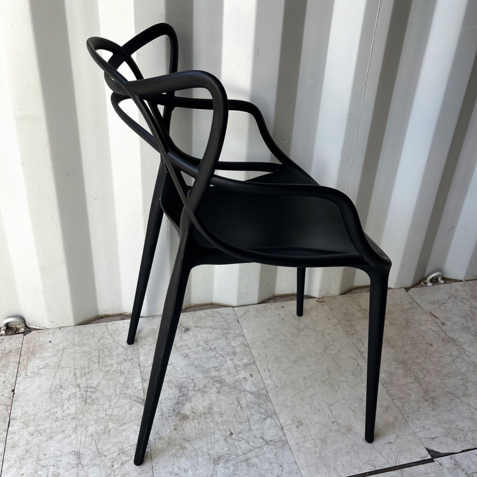 カルテル マスターズチェア ブラックスタッキング ダイニングチェア1脚