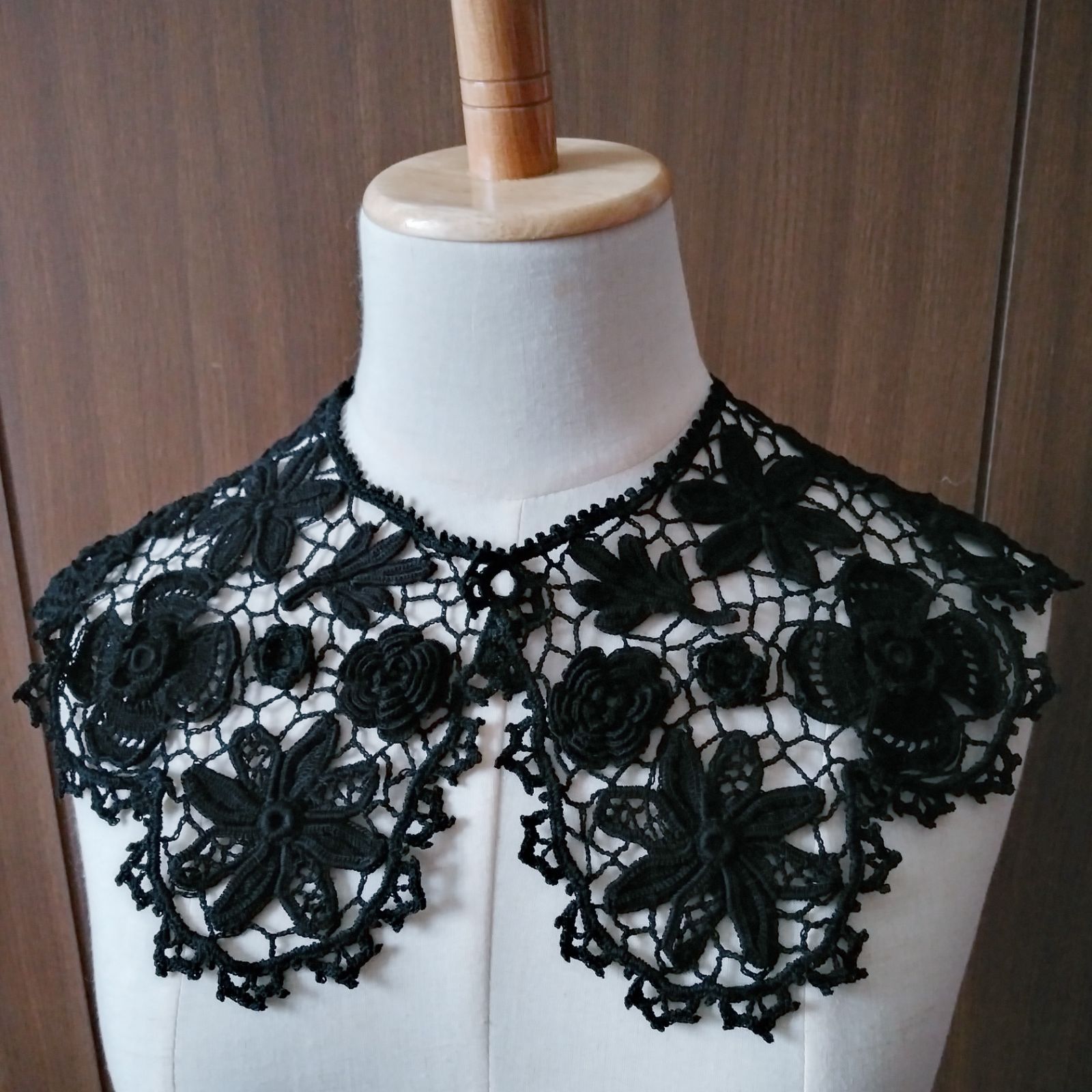 アイリッシュクロッシェレース編みの黒い花のつけ襟 Lサイズ - メルカリ