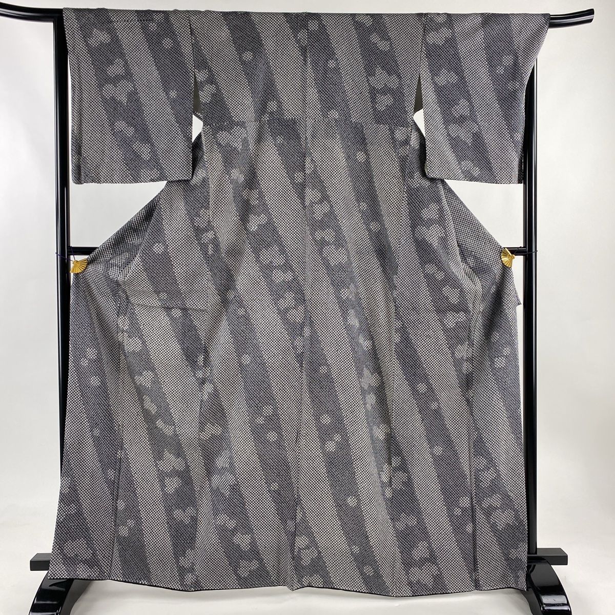 ★専用★美品 小紋 総絞り 黒 トールサイズ 身丈166cm 裄丈66cm 袷 小紋 身丈166cm 裄丈67cm M 袷 斜縞 葉柄 総絞り 黒灰 正絹 美品 秀品