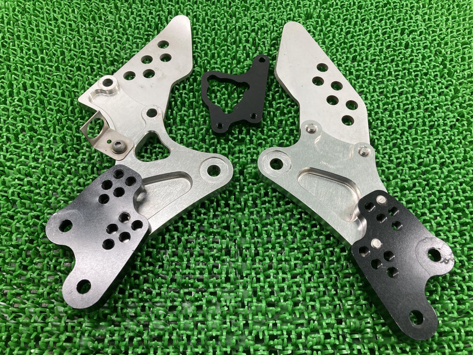 BEET製ZX-10R ステップ 左右 社外 中古 バイク 部品 ZXT00C ハイパー
