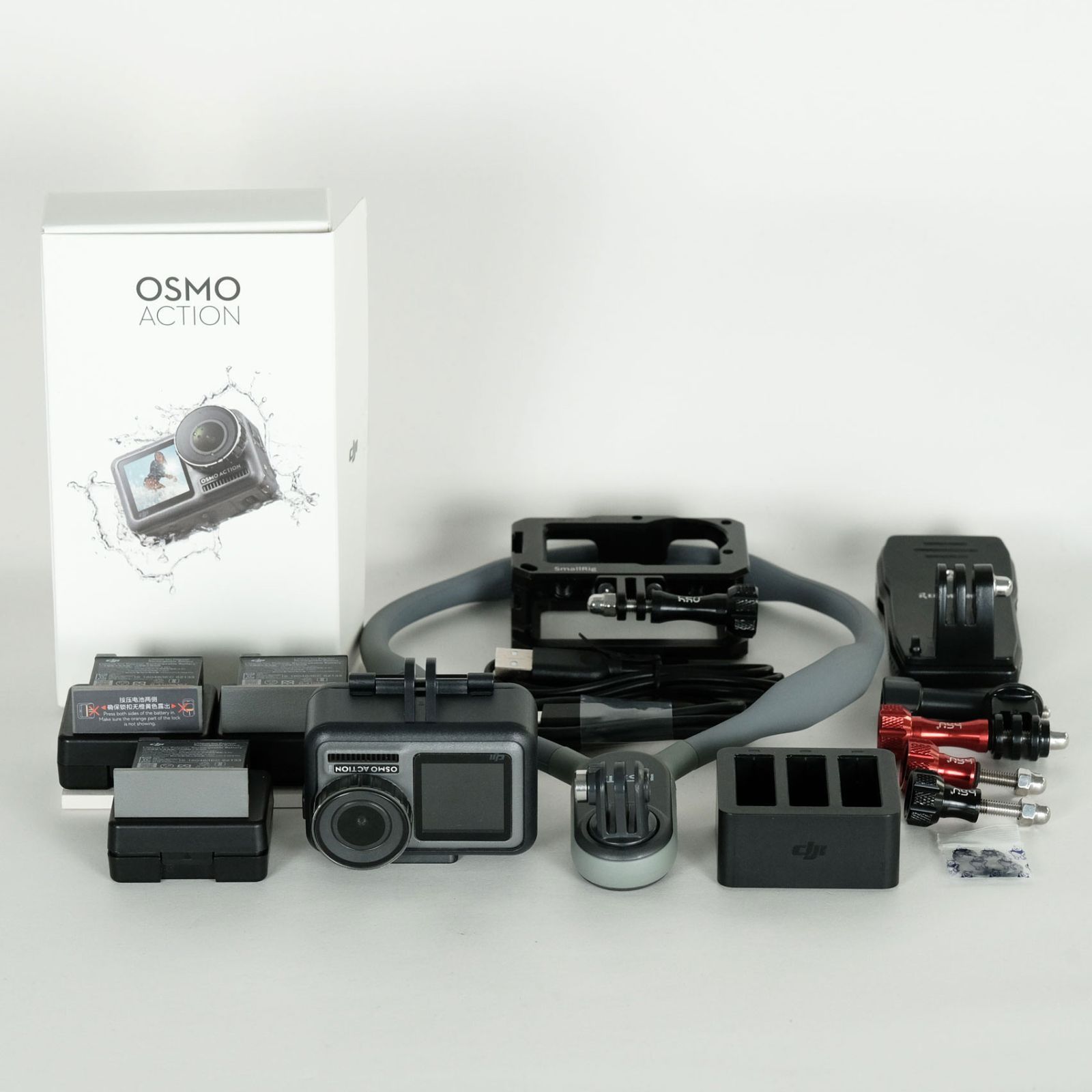 良品｜バッテリー3個・チャージャー・おまけ付] DJI OSMO ACTION