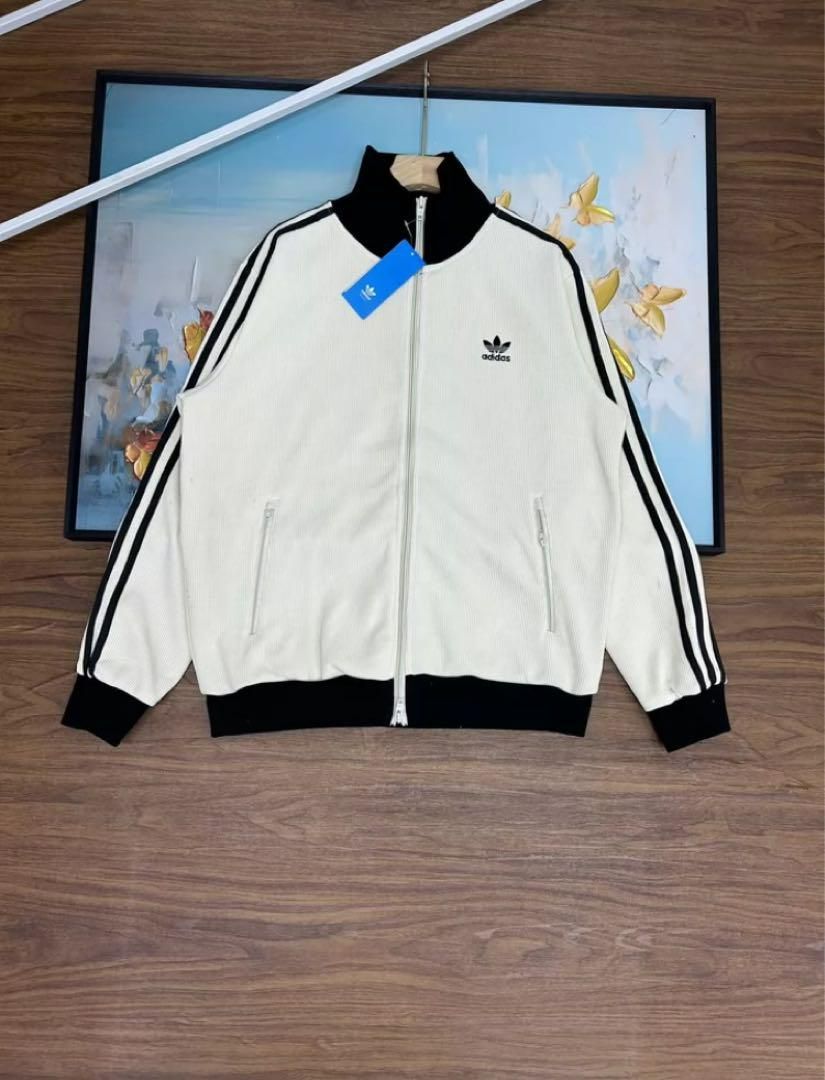 adidas ワッフル トラックトップス ワンダーホワイト ブラック -