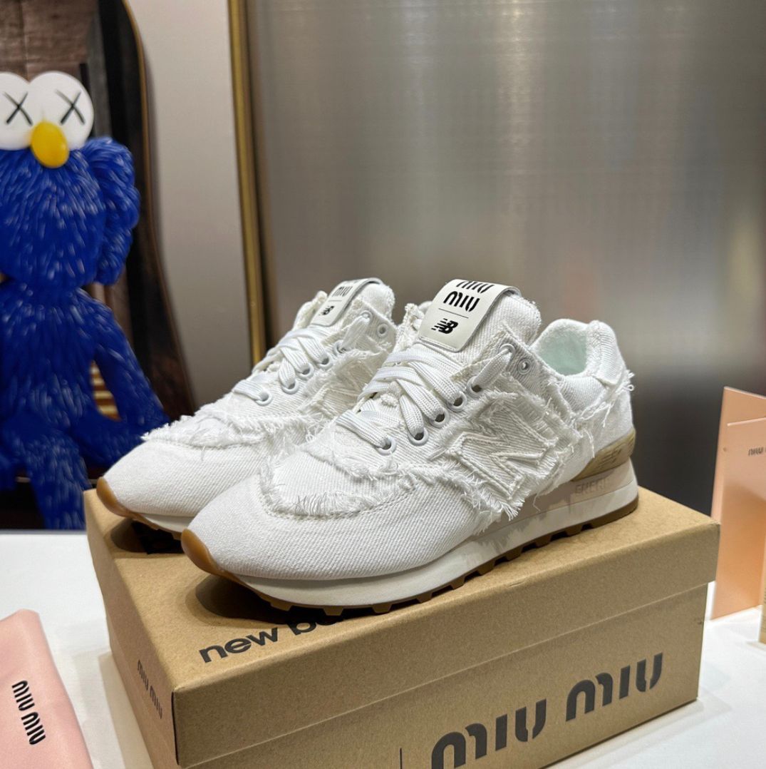 レデイースミュウミュウmiumiu New Balance スニーカー 箱付 男女兼用>>>