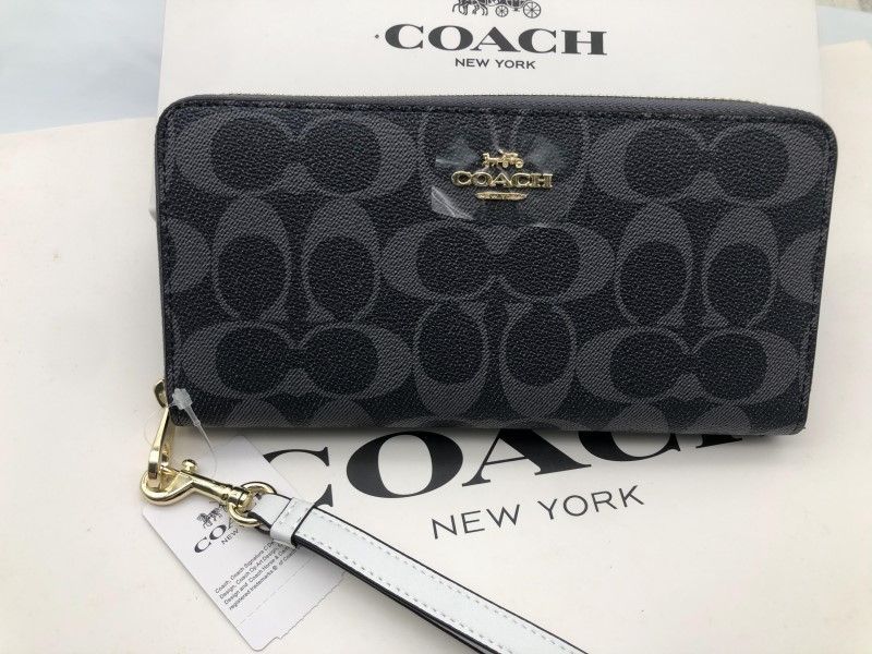 コーチ COACH 長財布 財布 ロング ジップ ストラップ付き ラウンドファスナー新品 財布C4452 s040