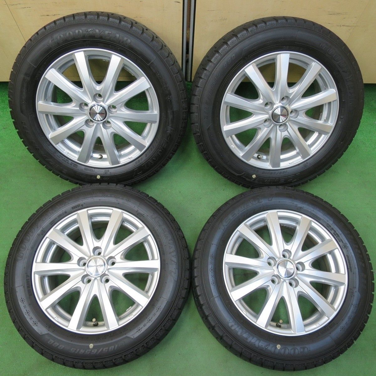 バリ溝 21年 キレイ ほぼ10分 シエンタ 等 185 65R15 スタッドレス グッドイヤー アイスナビ7 ravrion RS01 ラブリオン 15インチ PCD100 5H 5012004イス