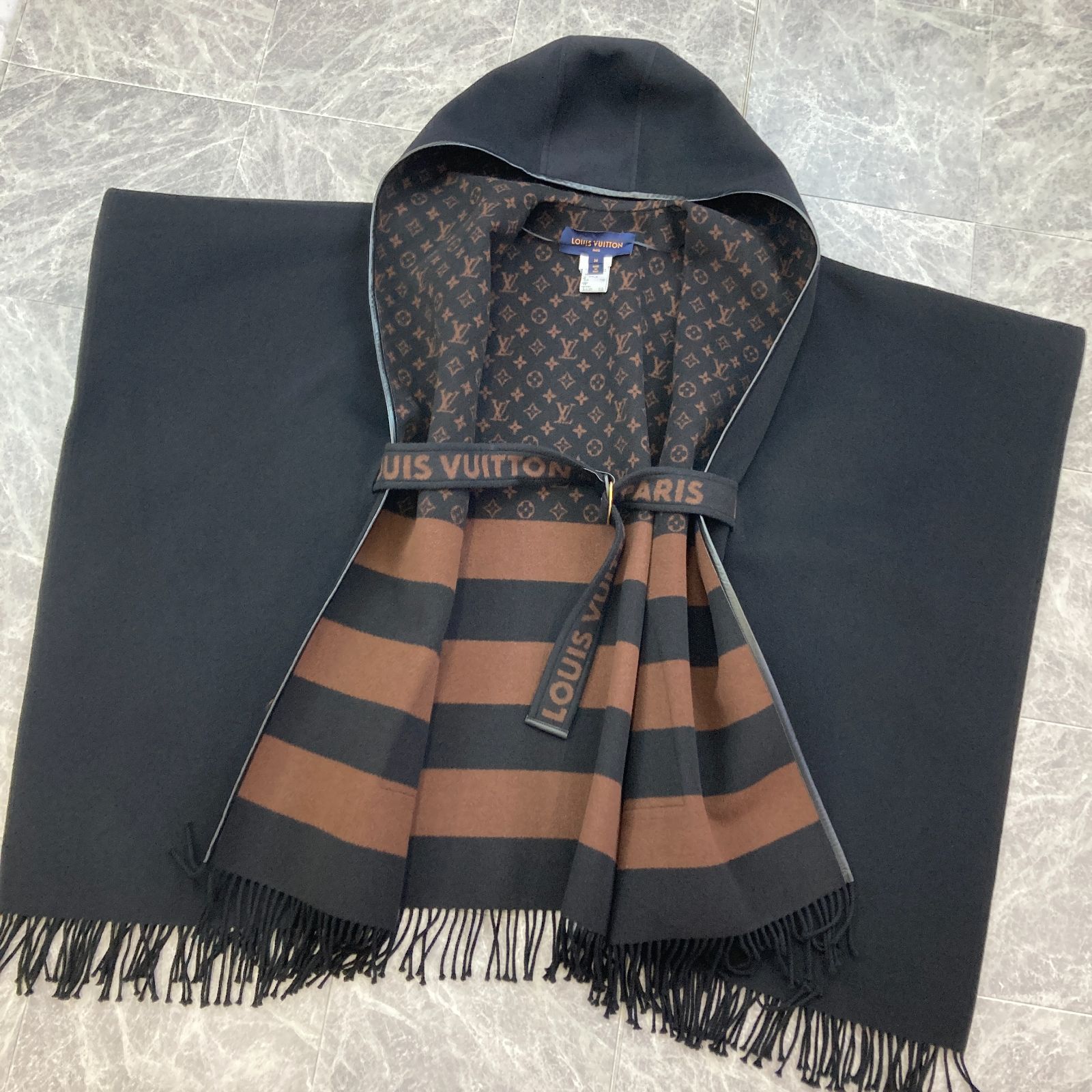 ◇美品◇ LOUIS VUITTON ルイヴィトン フーデッドラップケープ