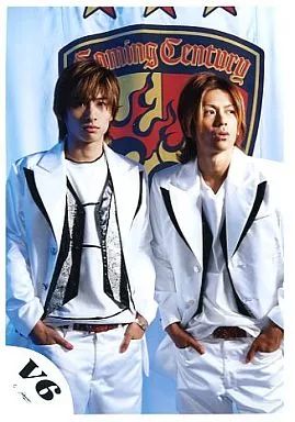 中古】生写真(ジャニーズ) V6/三宅健・森田剛/膝上・衣装白・両手