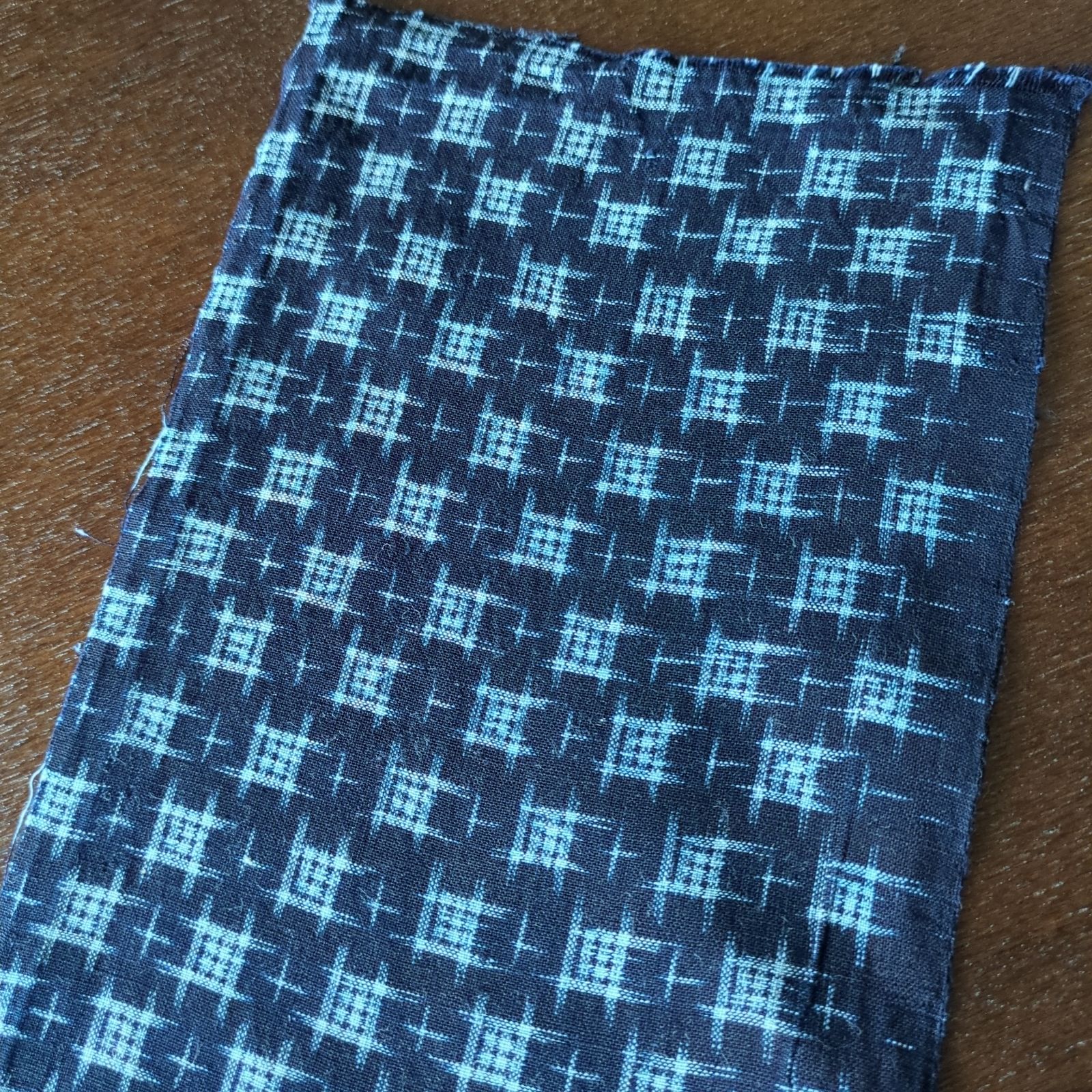 木綿・古布・明治期・手織り藍染・久留米絣・ビルヂング・5巾・一部草木染絣 木綿・古布・明治期・手織り藍染・久留米絣・ビルヂング・5巾・一部