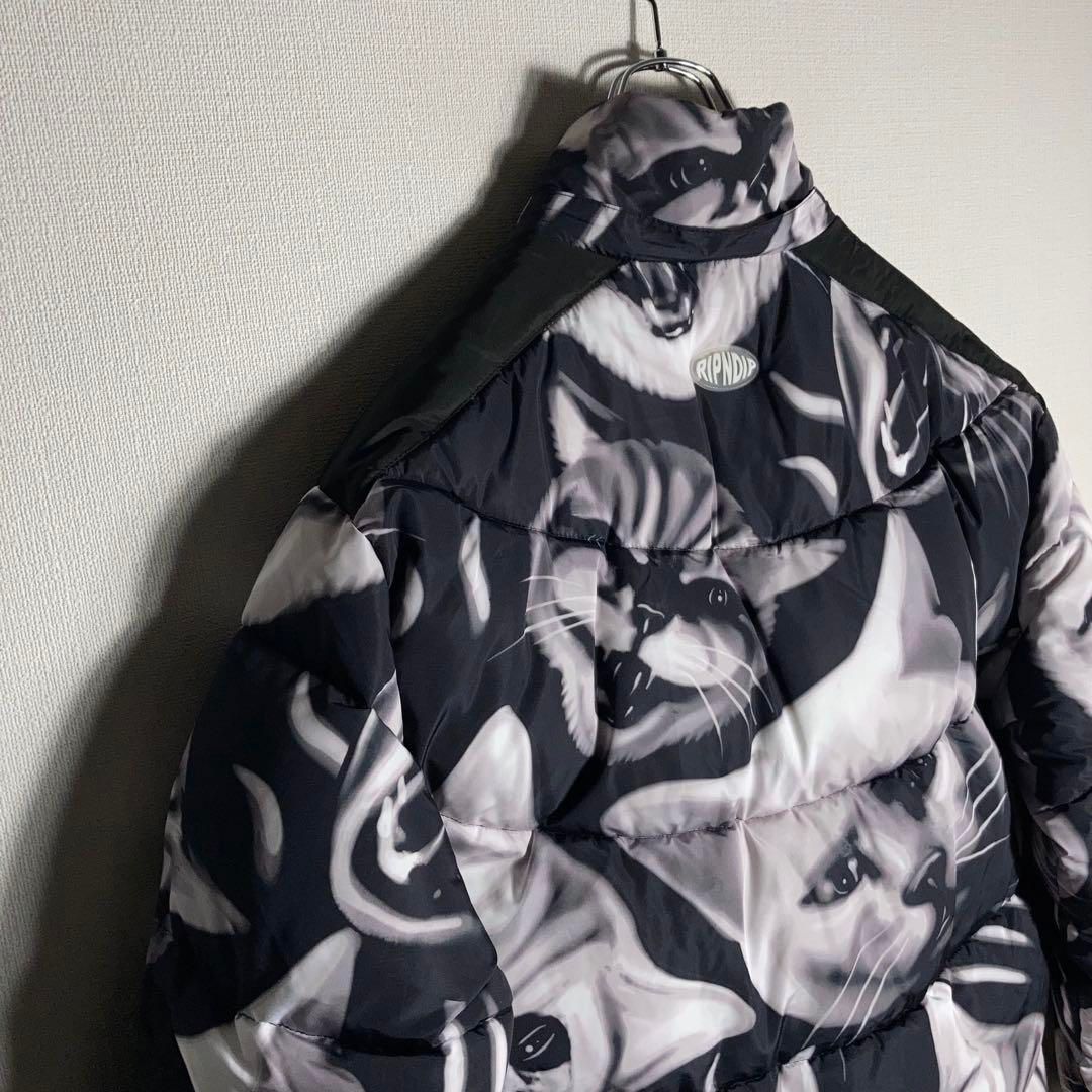 【美品】RIPNDIP ダウンジャケット ワンポイントロゴ 猫 黒 XL 美品】RIPNDIP ダウンジャケット ワンポイントロゴ 猫 黒 XL