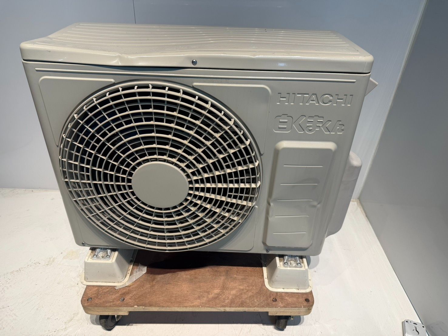 252 HITACHI 製エアコン 6～8畳用