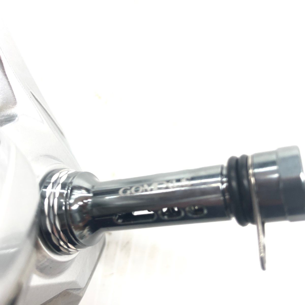 SHIMANO - σσ【中古】SHIMANO  スピニングリール 23ストラディック 3000MHG 美品 程度A ゴメクサスハンドルノブ・ドレスハンドル付 045874 目立った傷や汚れなし σσ SHIMANO シマノ スピニングリール 23ストラディック 3000MHG