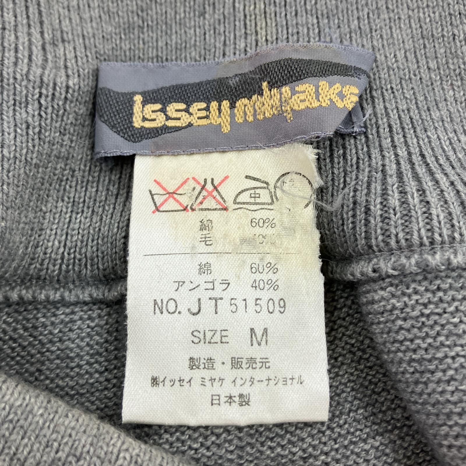 グレー