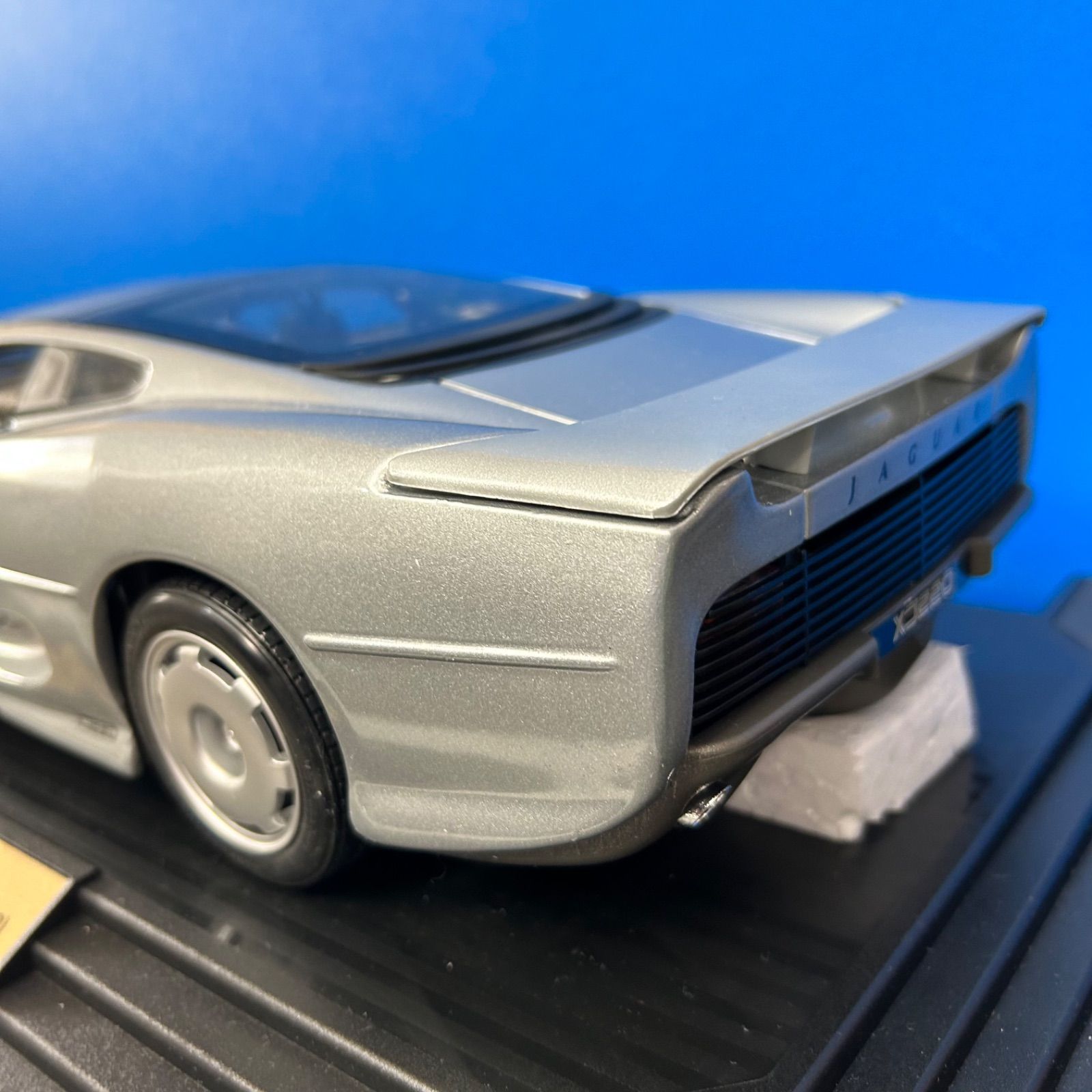 ミニカー Maisto JAGUAR XJ220 1992 1:12 JAGUAR】 XJ220(1992) Maisto 1/12 - メルカリ