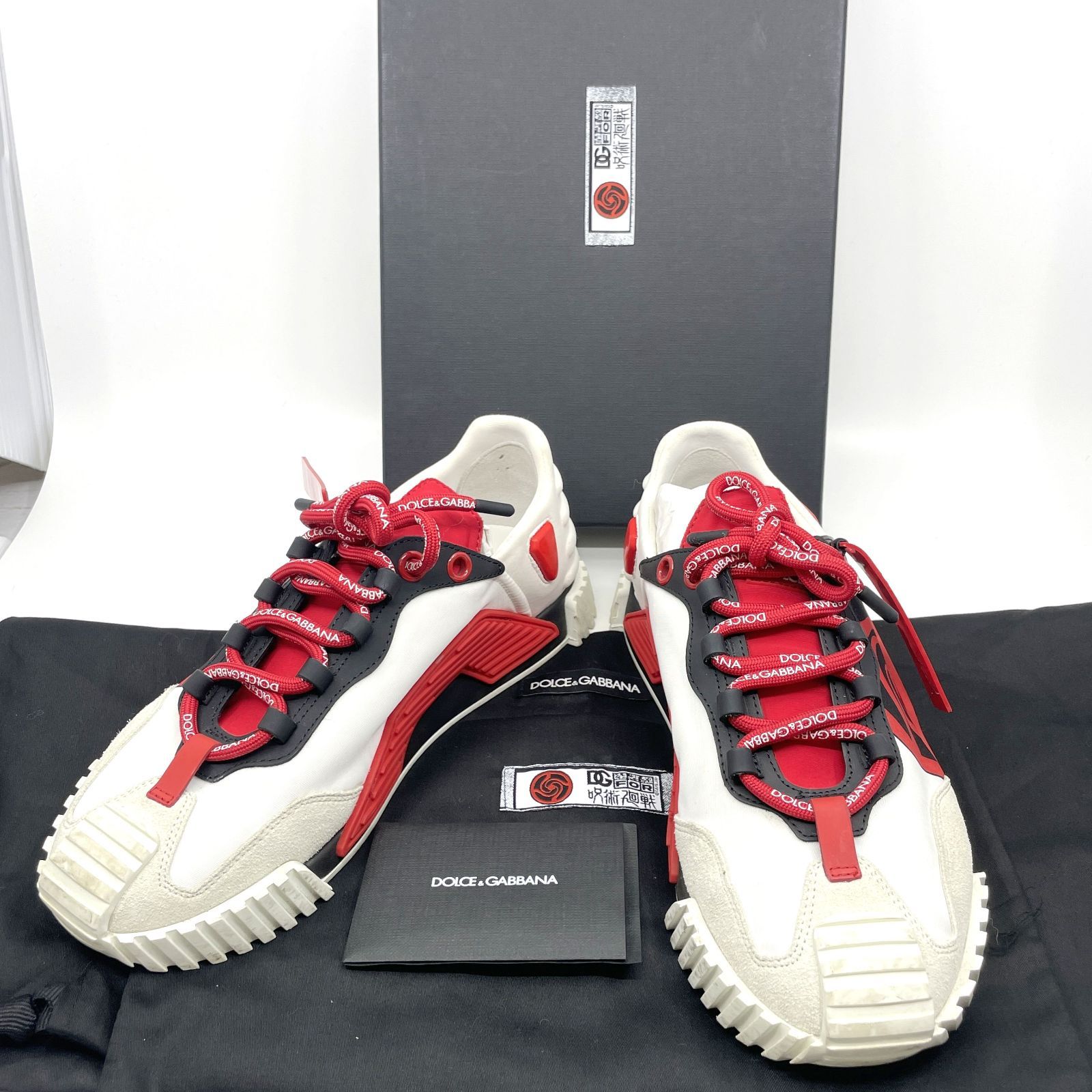 ドルチェ＆ガッバーナ×呪術廻戦」NS1 スニーカー “呪術高専 校章”