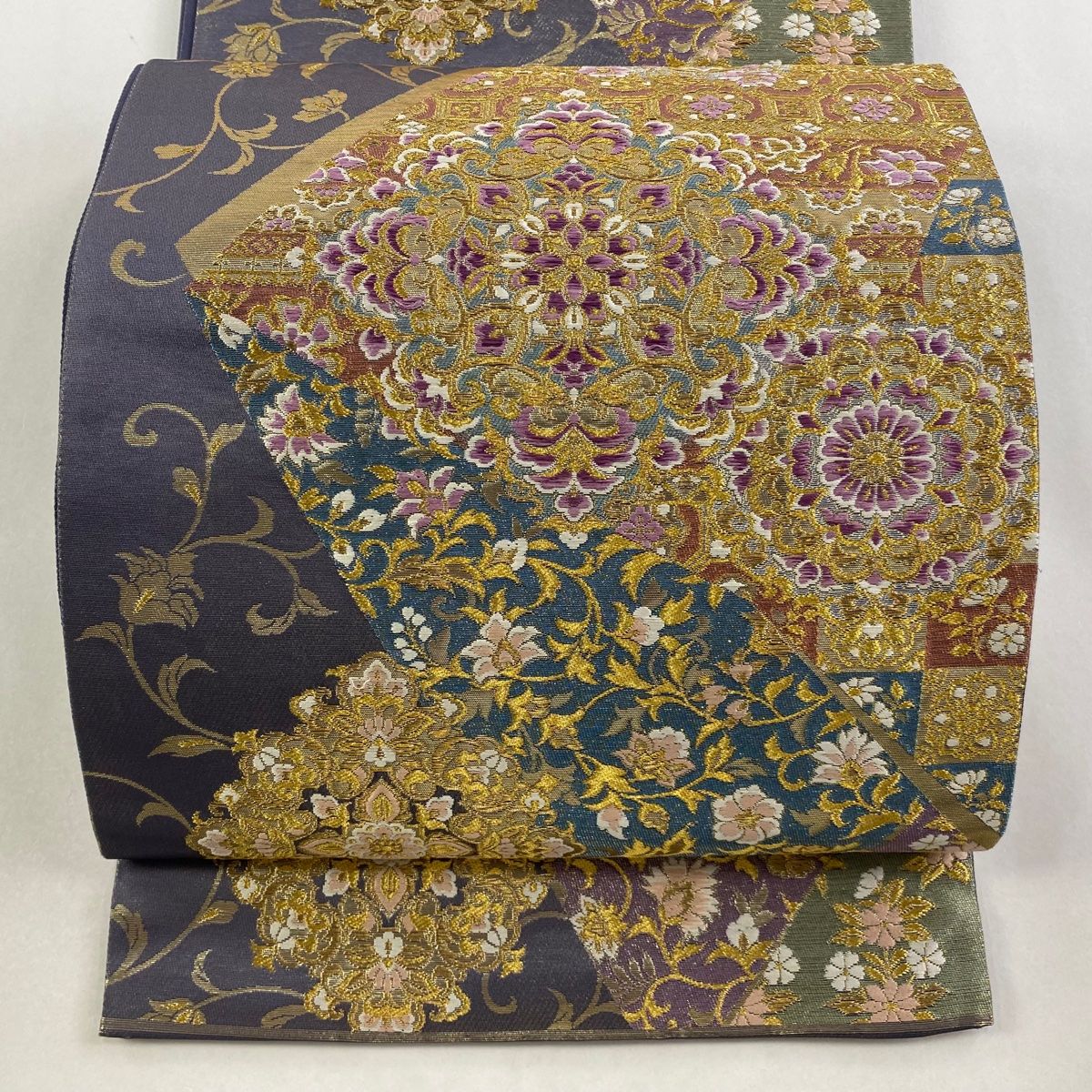 袋帯 じゅらく 落款 帝王紫 華文 花唐草 金糸 箔 灰紫 お太鼓柄 正絹