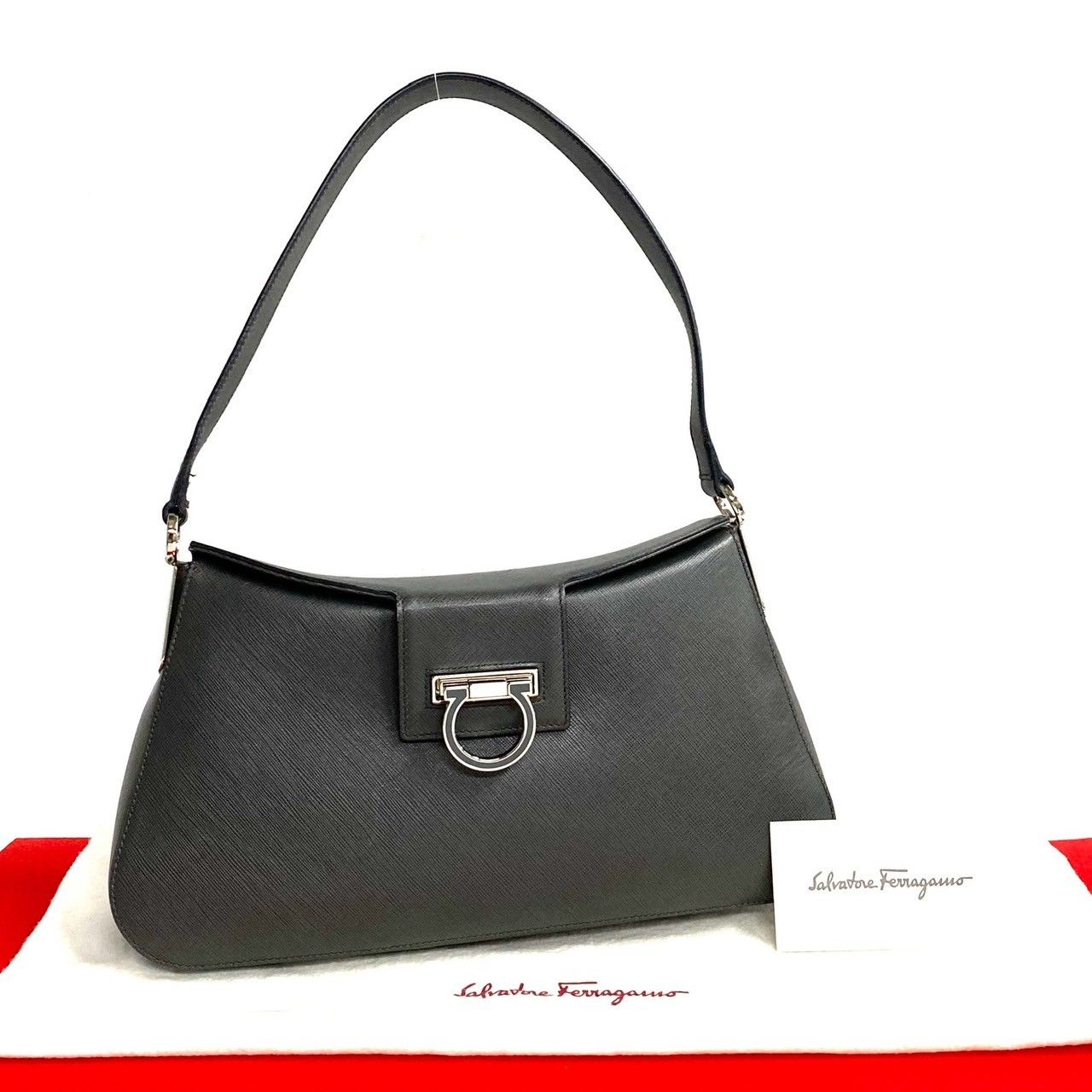 サルバトーレフェラガモ ガンチーニ金具レザー 肩掛けセミショルダーハンドバッグ ほぼ未使用 袋付き Salvatore Ferragamo サルヴァトーレ