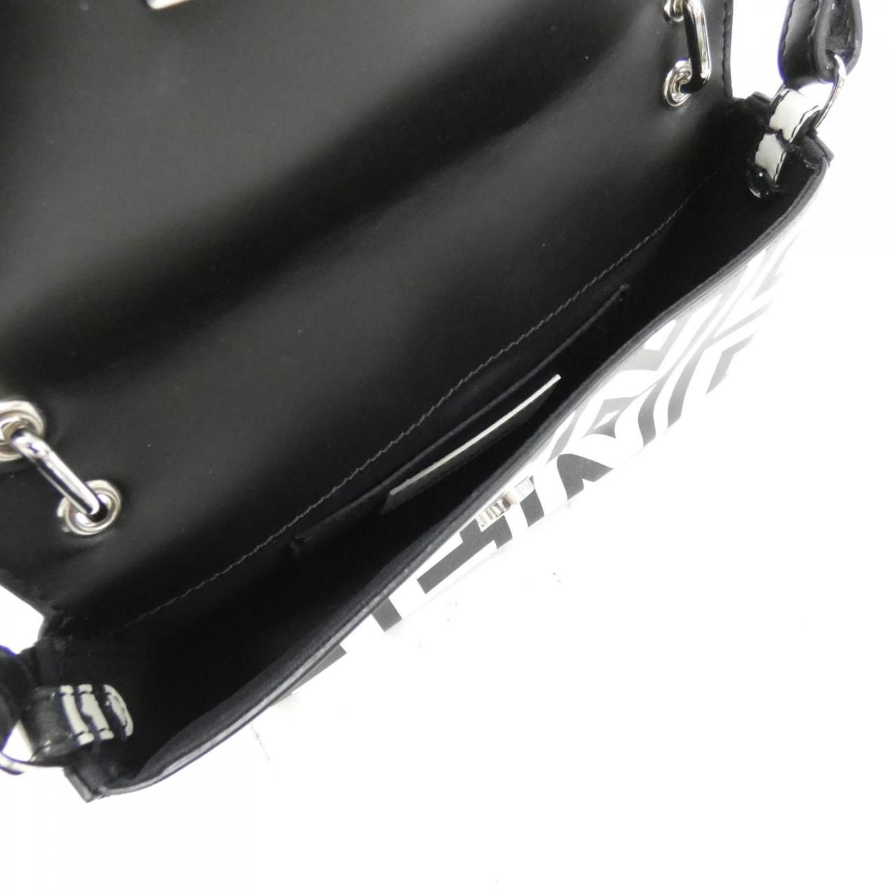 フェンディ バゲット フォンポーチ 7AS142 AMWI フォンケース - メルカリ 