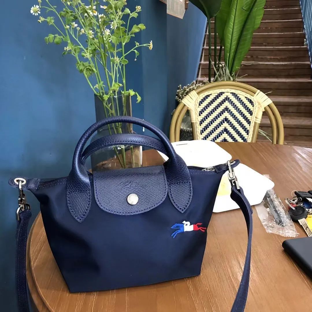 值 ロンシャン LONGCHAMP LE PLIAGE TRES PARIS ショルダーミニバッグ トリコロールロゴ 刺繍 男女兼用ネービーブルー レディース - バッグ ロンシャン