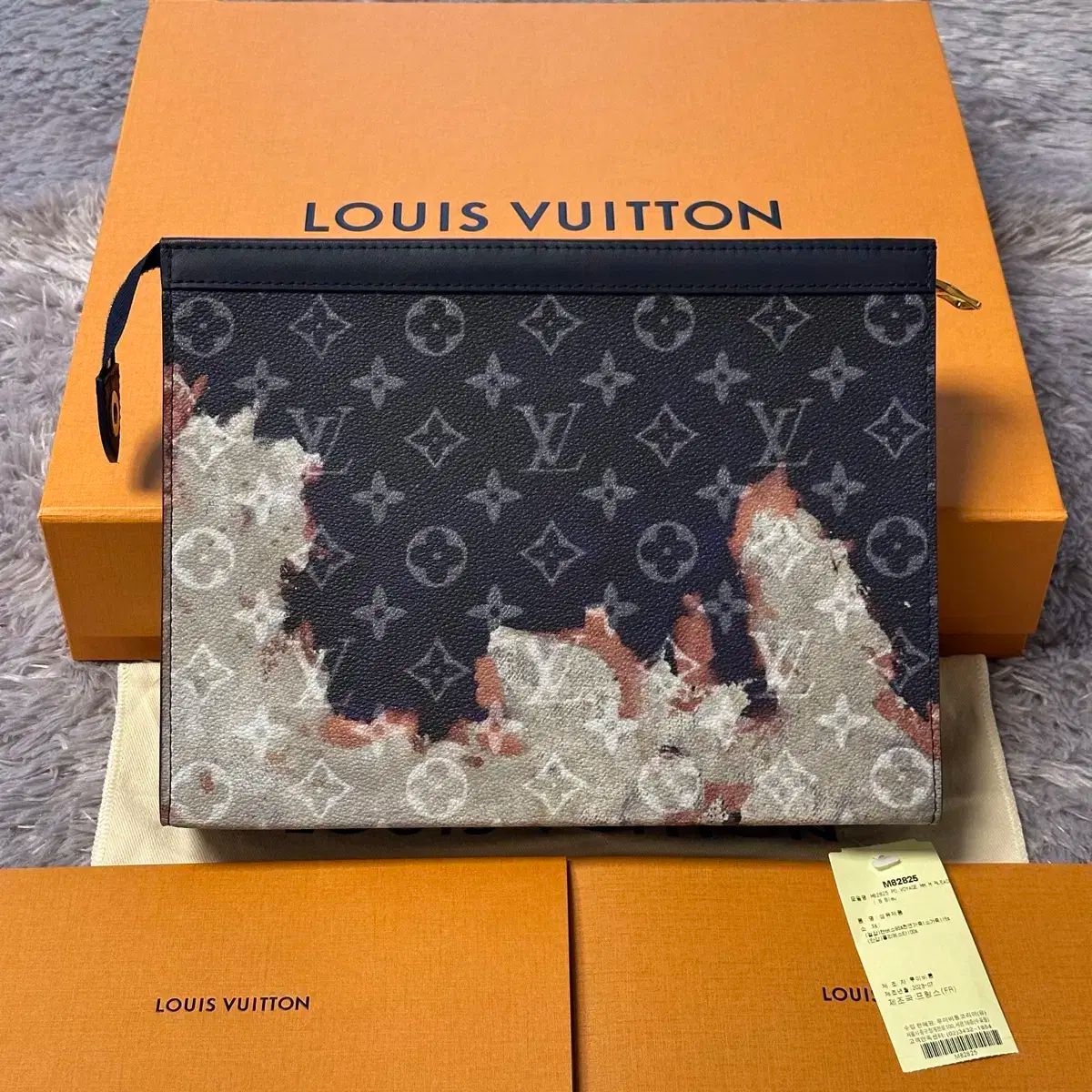 版 Louis Vuitton ルイヴィトン エクリプス 焚き火 ポシェット ヴォワヤージュ クラッチ
