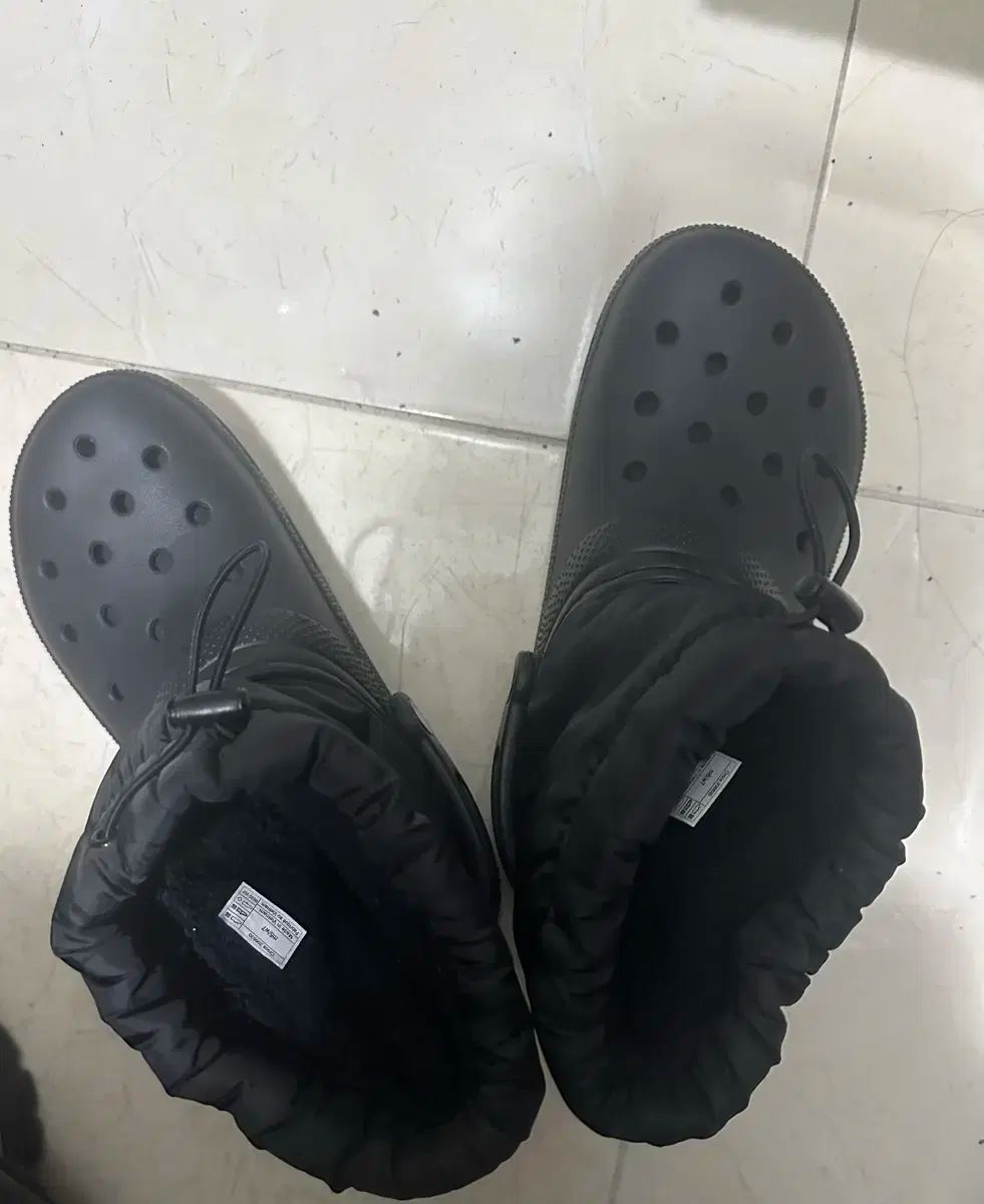 crocs クロックス クラシック リンデ ネオ パフ ブーツ 黒