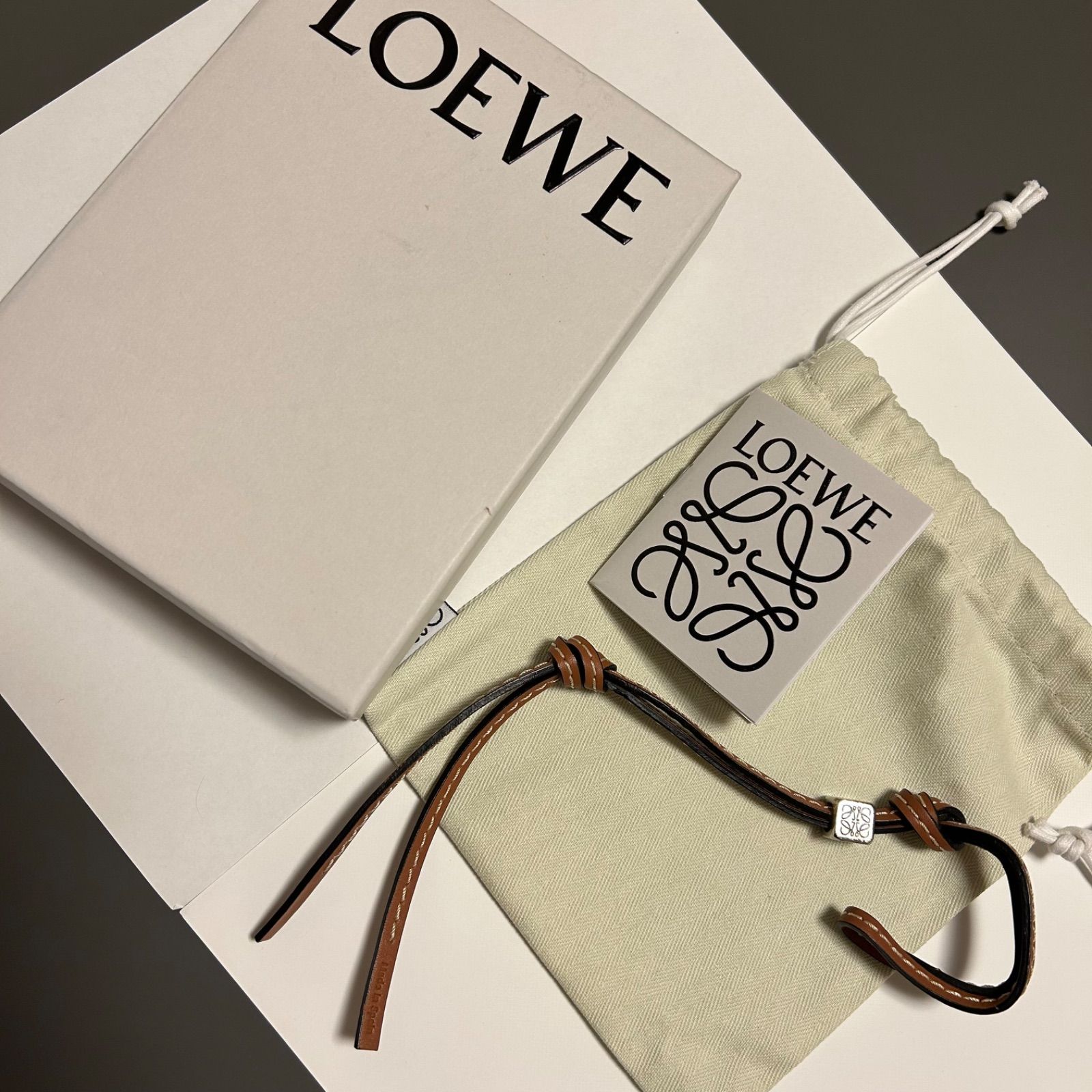 LOEWE【ロエベ】本革 パーソナライゼーションストラップ チャーム 箱