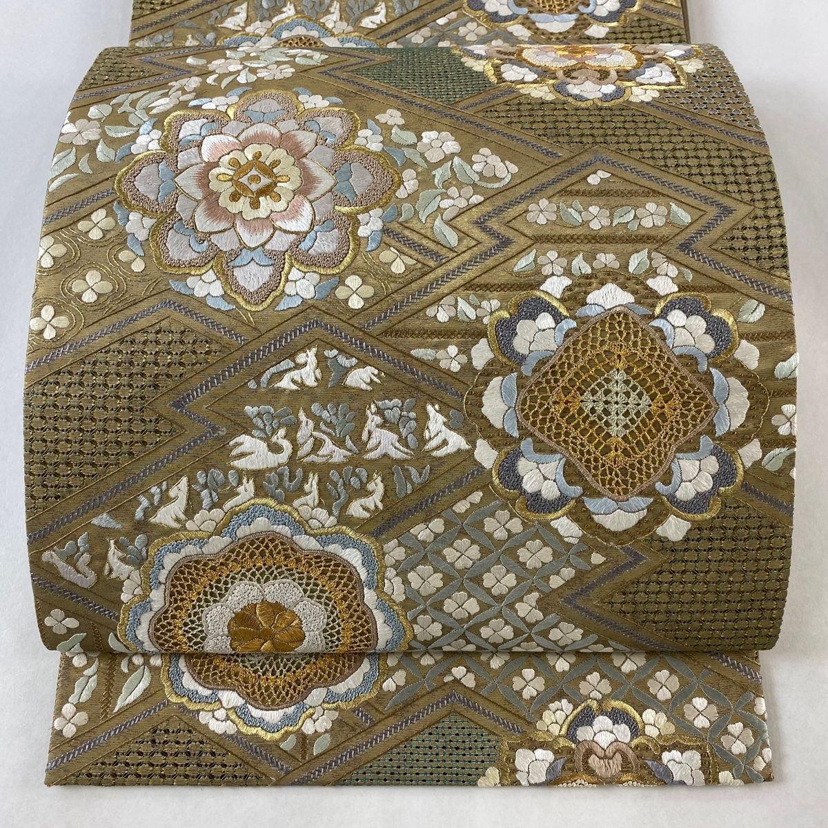 袋帯 美品 秀品 関西仕立て 蝶 草花 刺繍 金糸 金色 六通 正絹